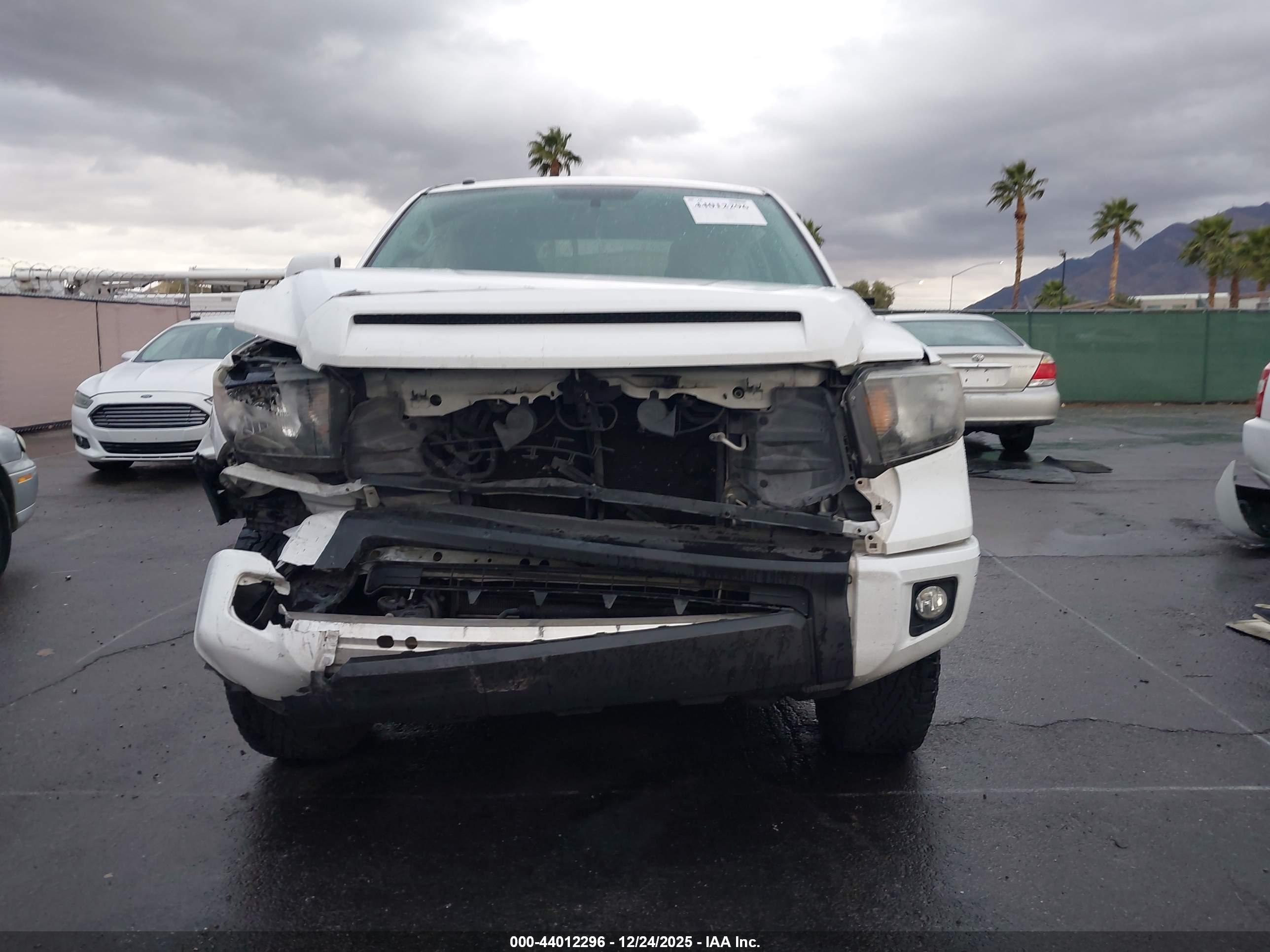 TOYOTA TUNDRA image 6