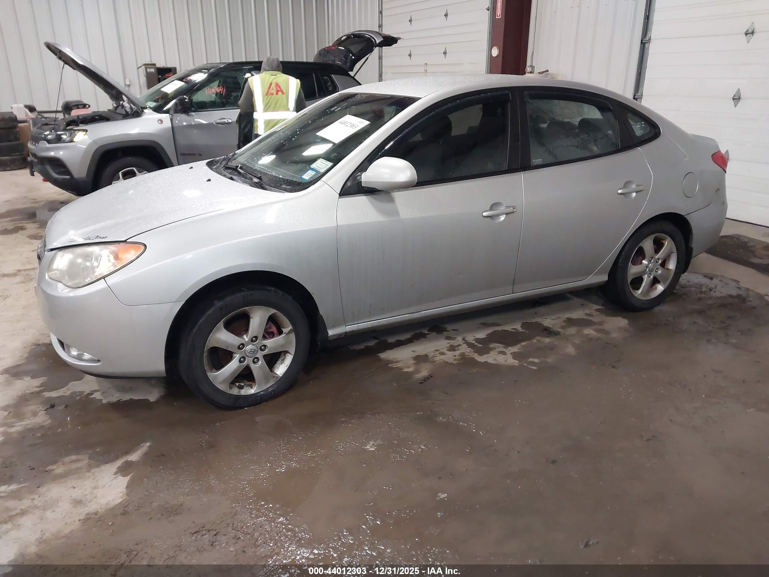 HYUNDAI ELANTRA image 2