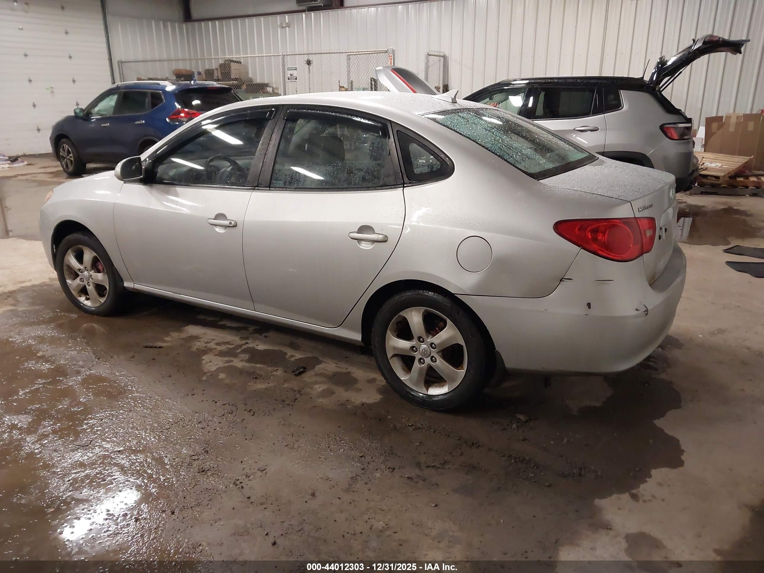 HYUNDAI ELANTRA image 3