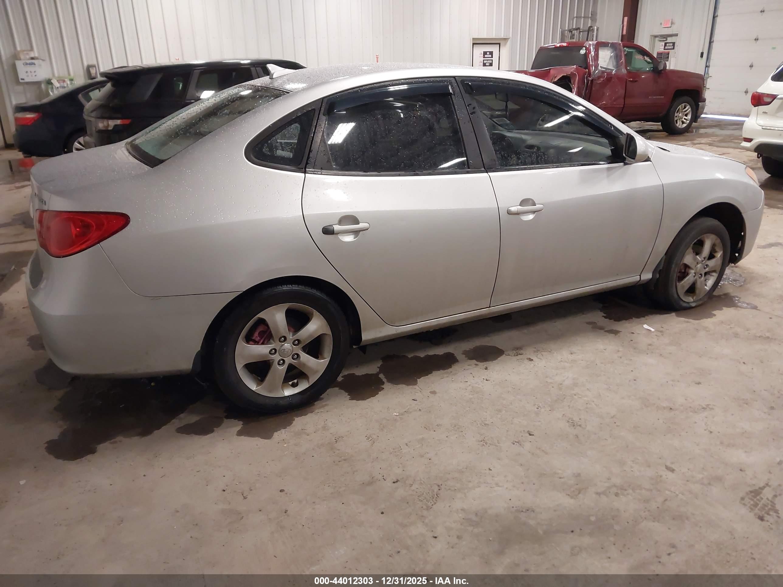 HYUNDAI ELANTRA image 4