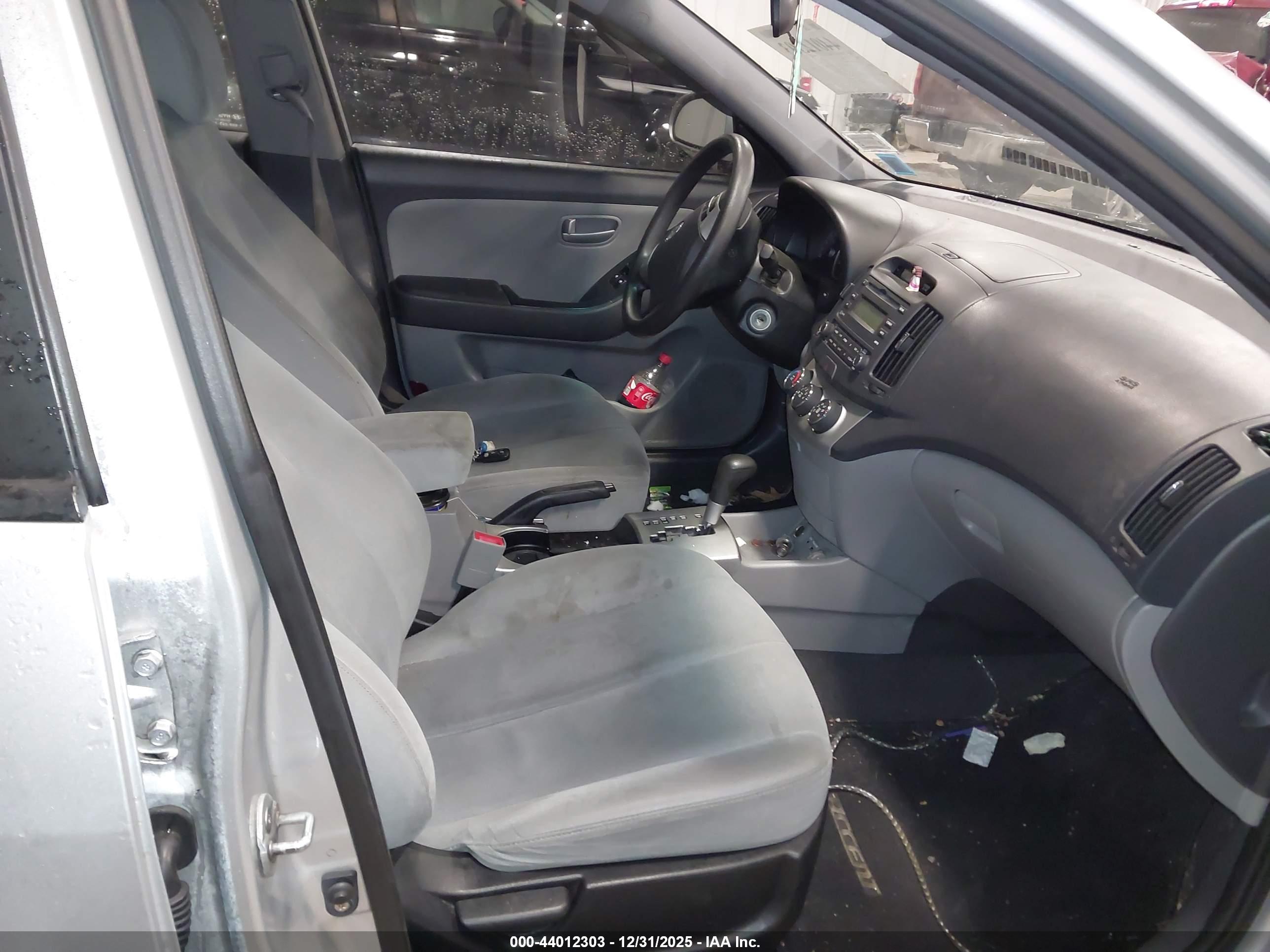 HYUNDAI ELANTRA image 5