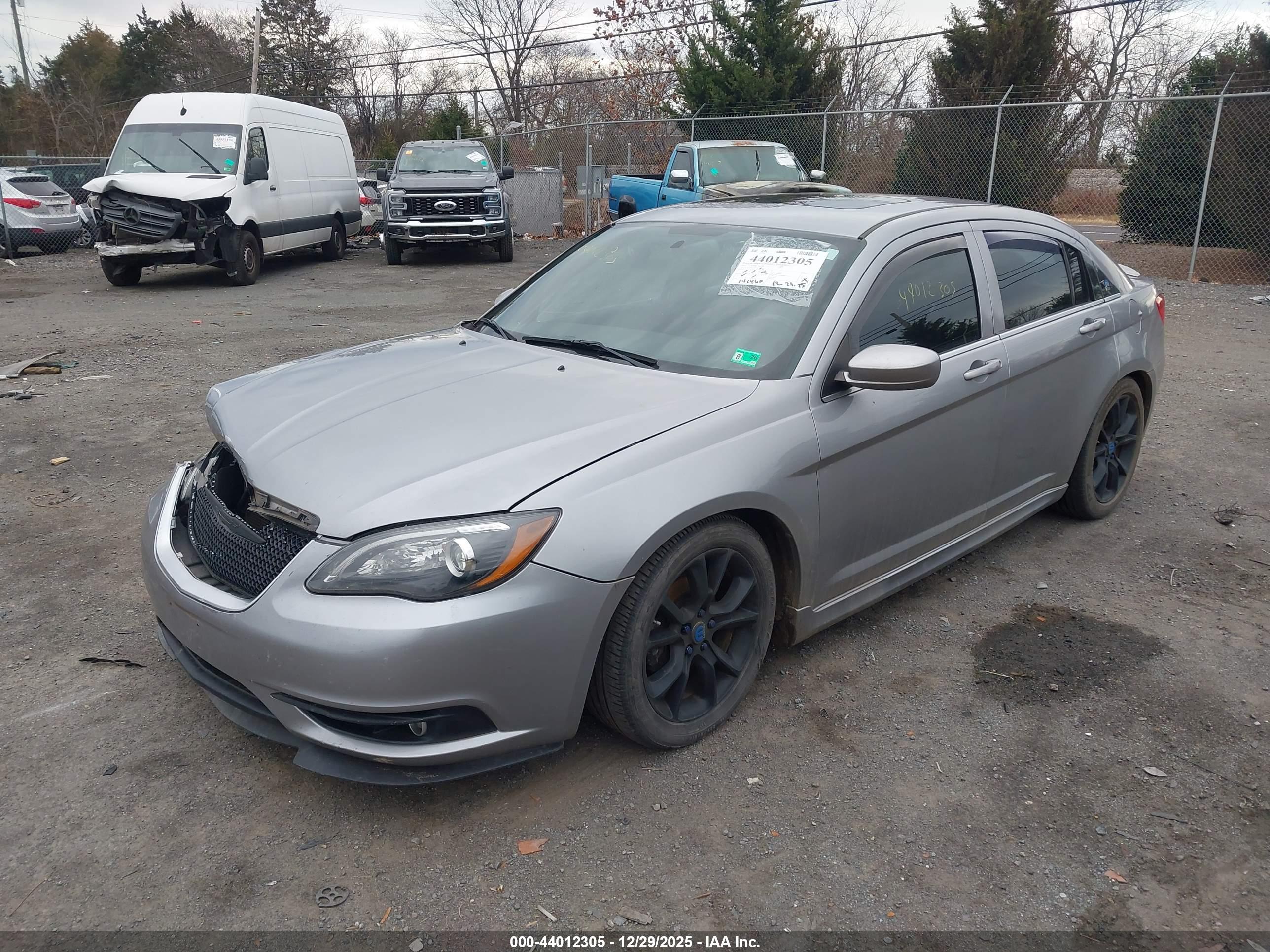 CHRYSLER 200 image 2