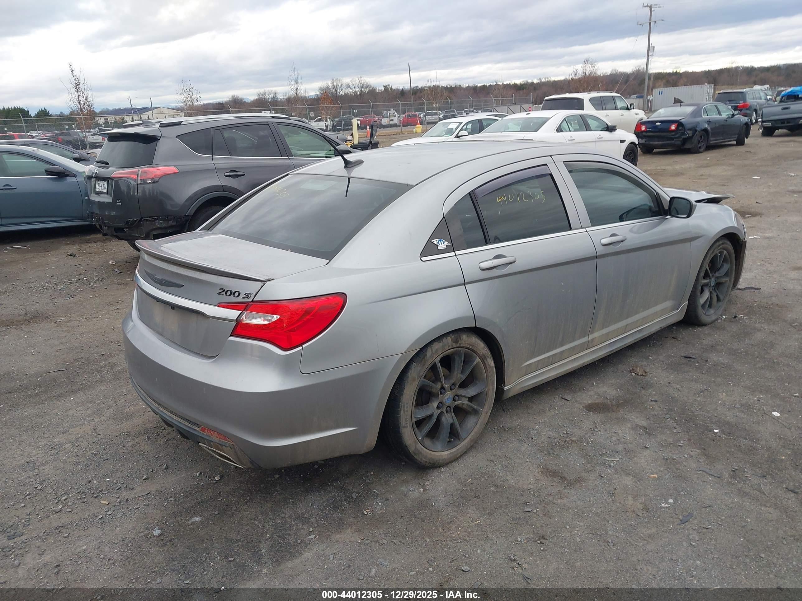 CHRYSLER 200 image 4