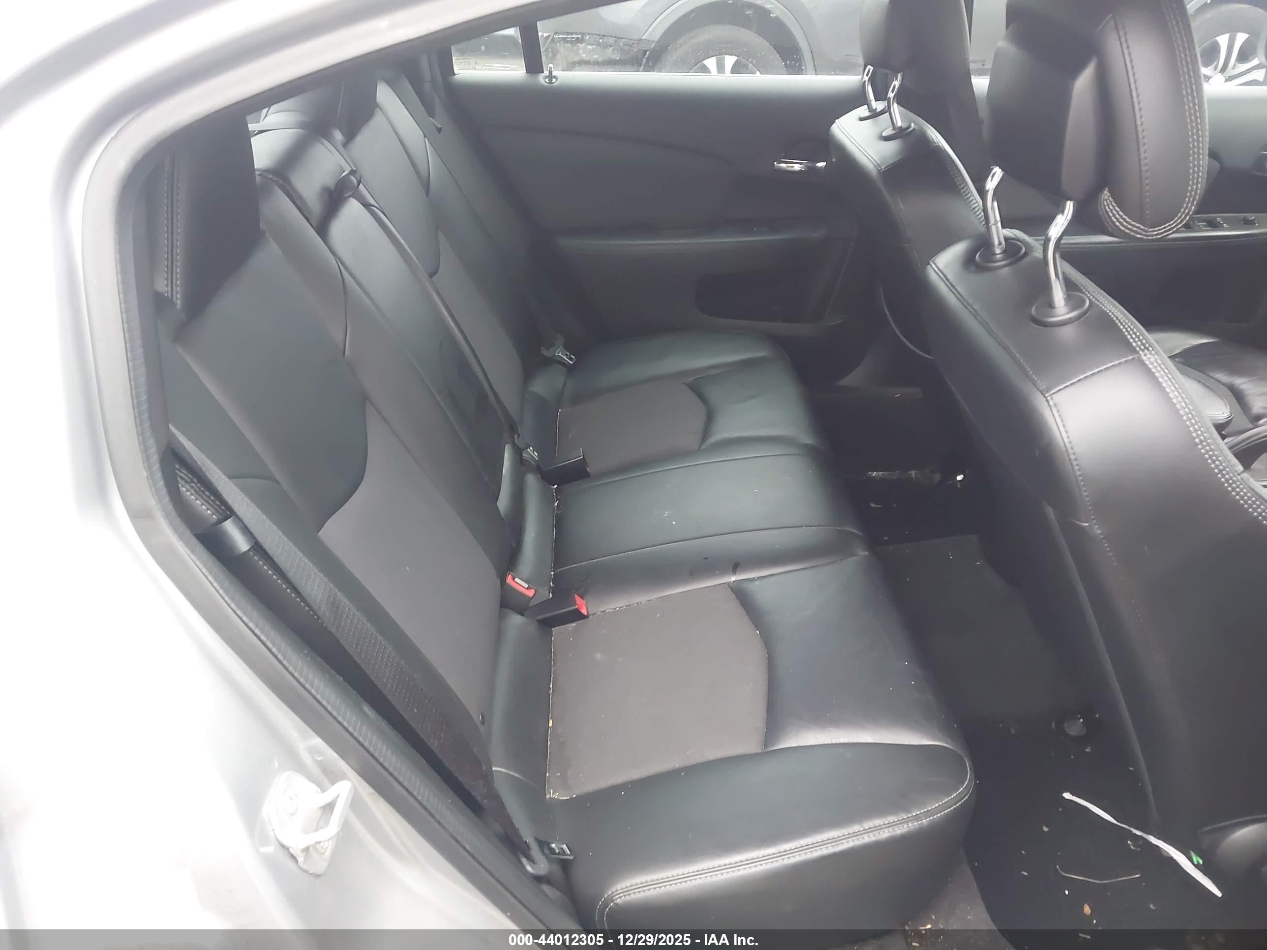 CHRYSLER 200 image 8