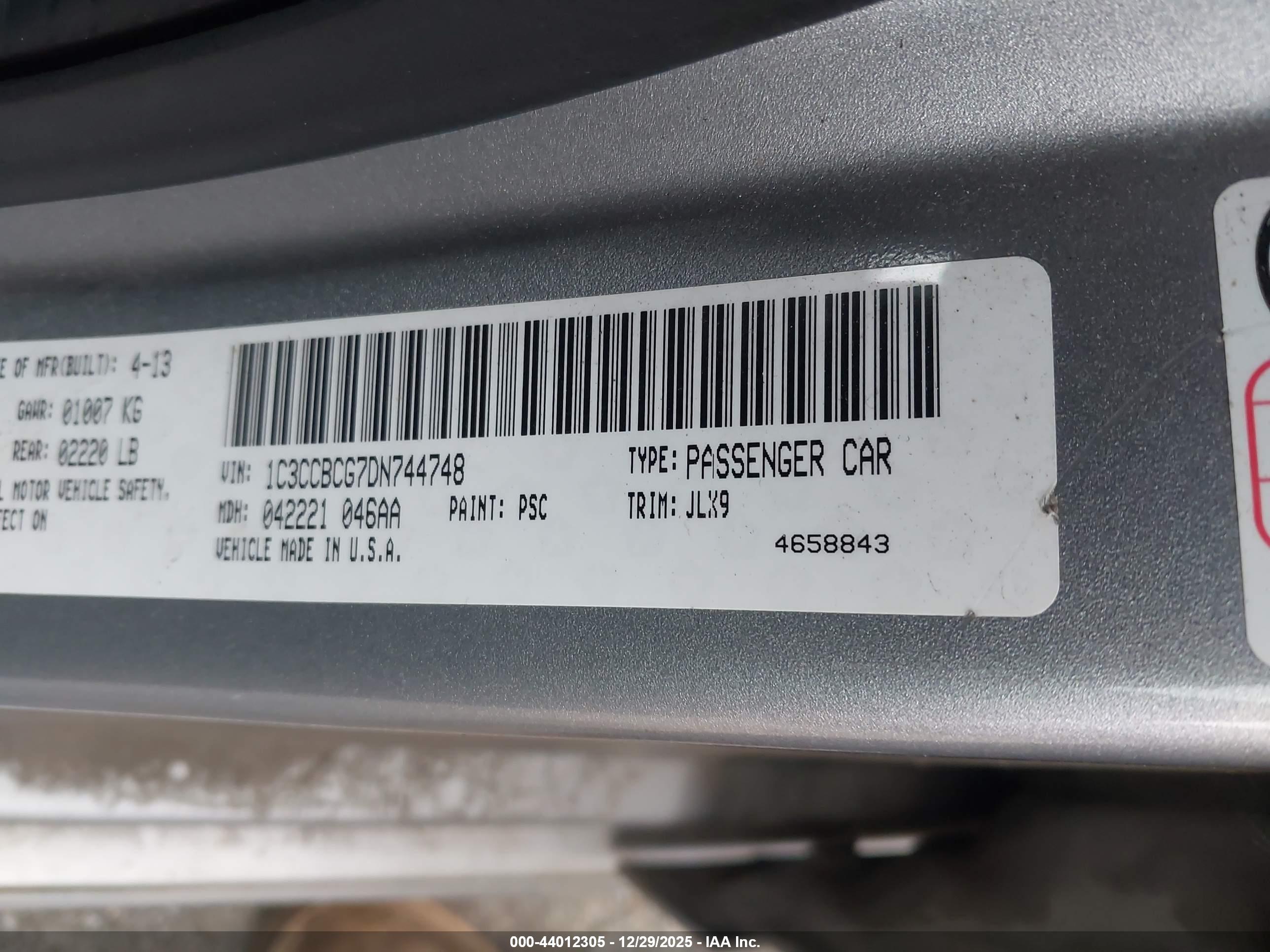 CHRYSLER 200 image 9