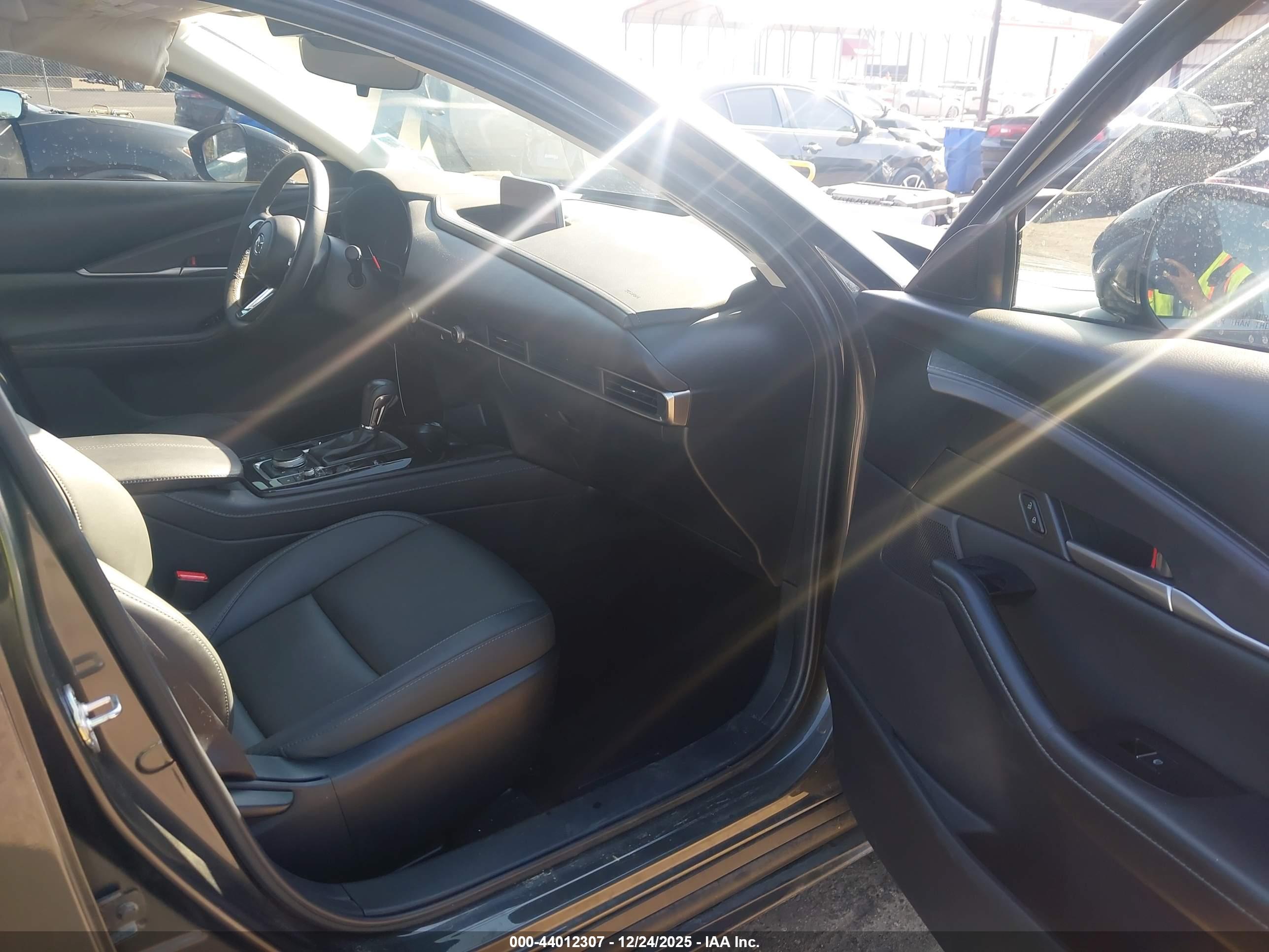 MAZDA CX-30 image 5
