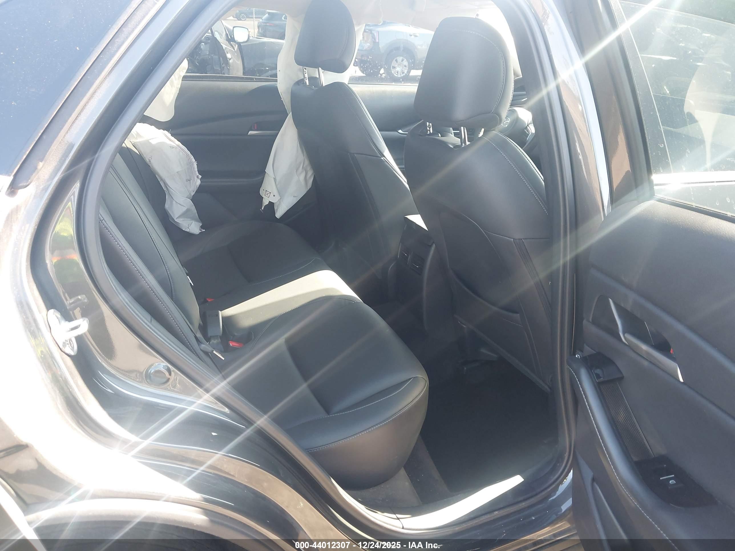 MAZDA CX-30 image 8