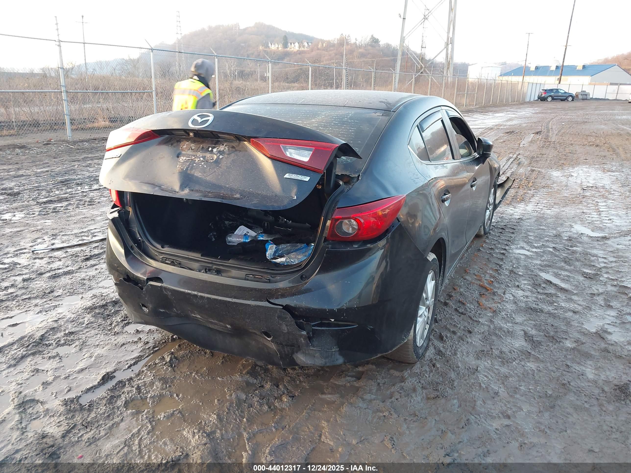 MAZDA MAZDA3 image 4