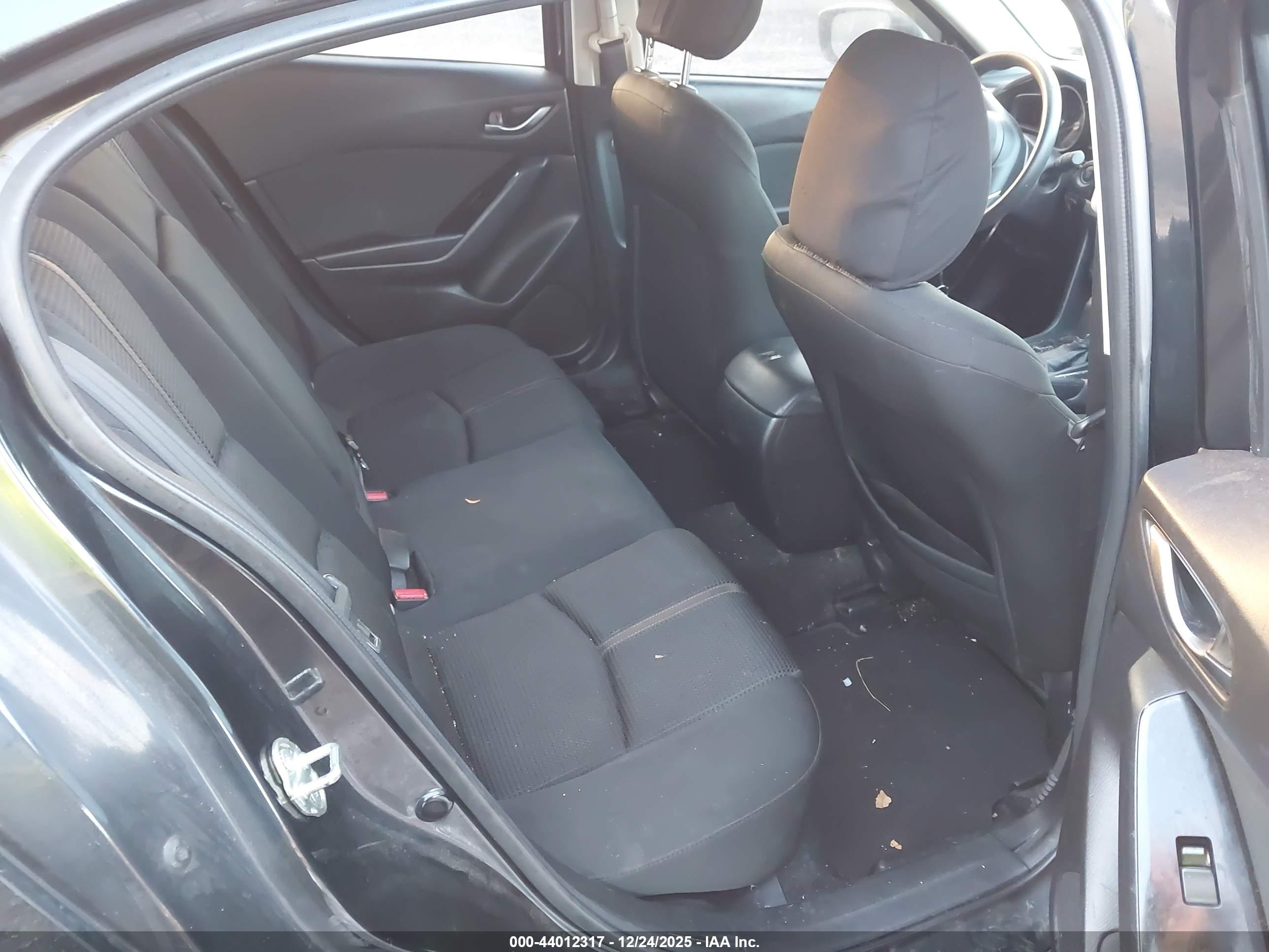 MAZDA MAZDA3 image 8