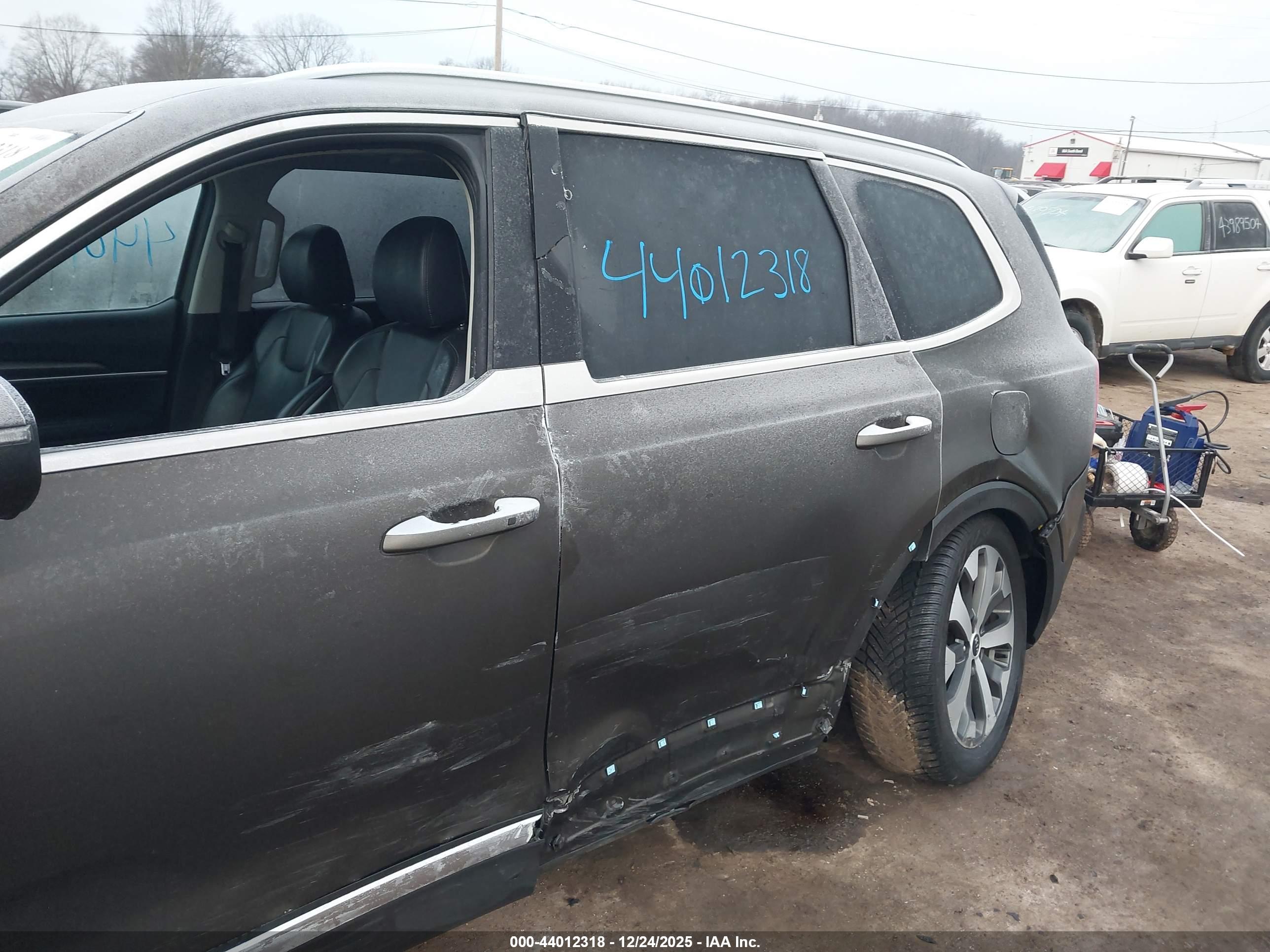 KIA TELLURIDE image 6