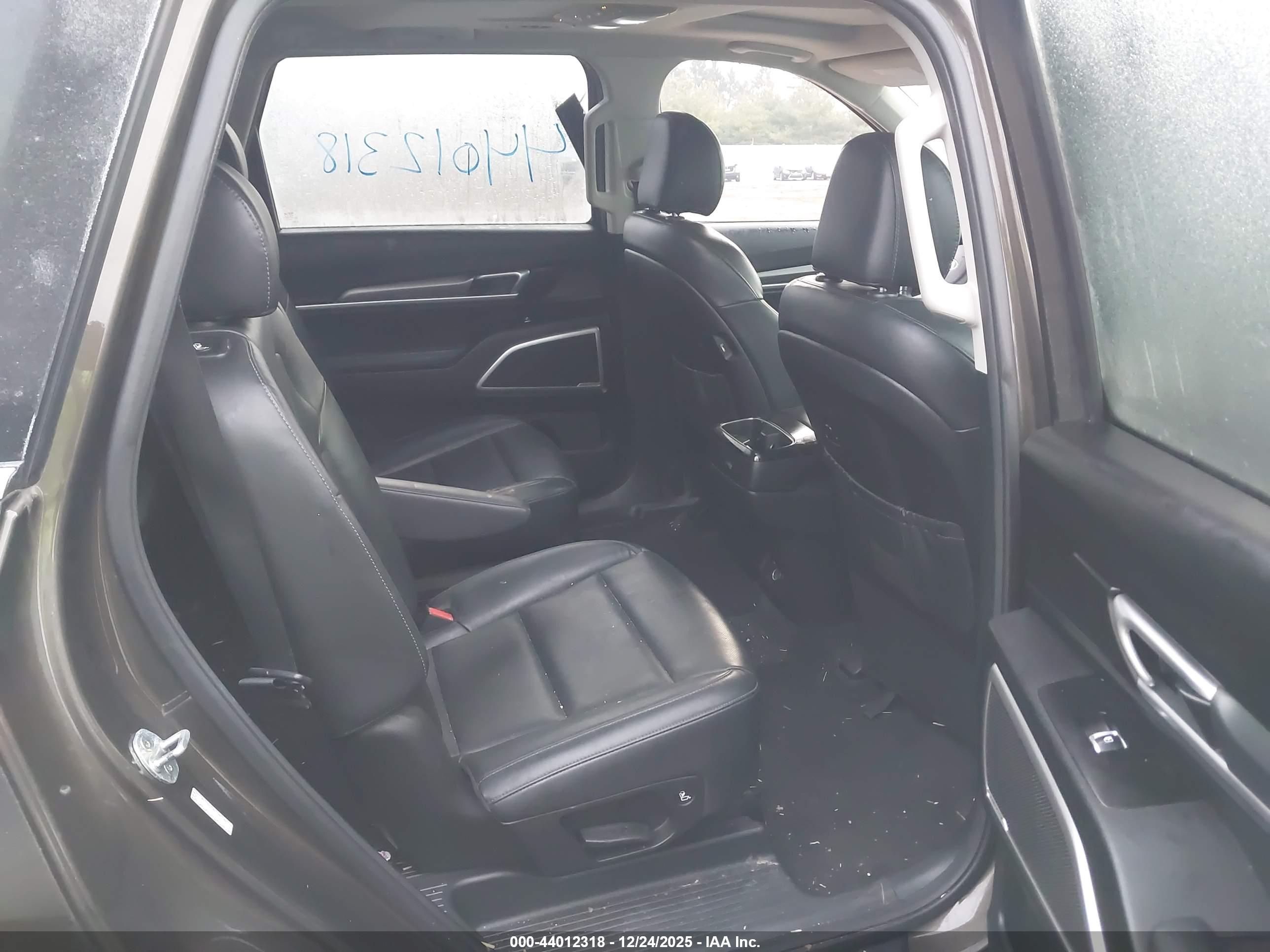 KIA TELLURIDE image 8
