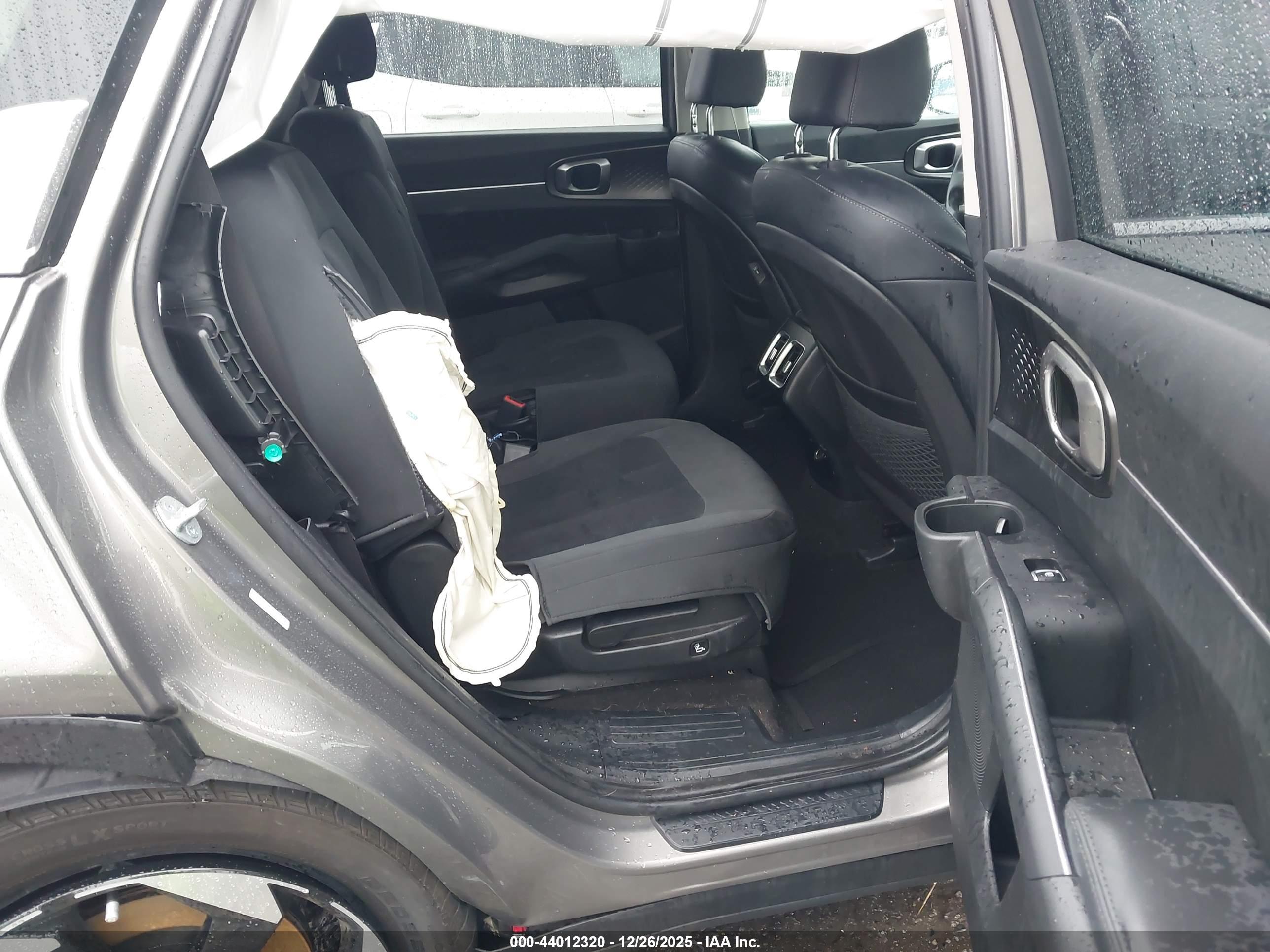 KIA SORENTO image 8