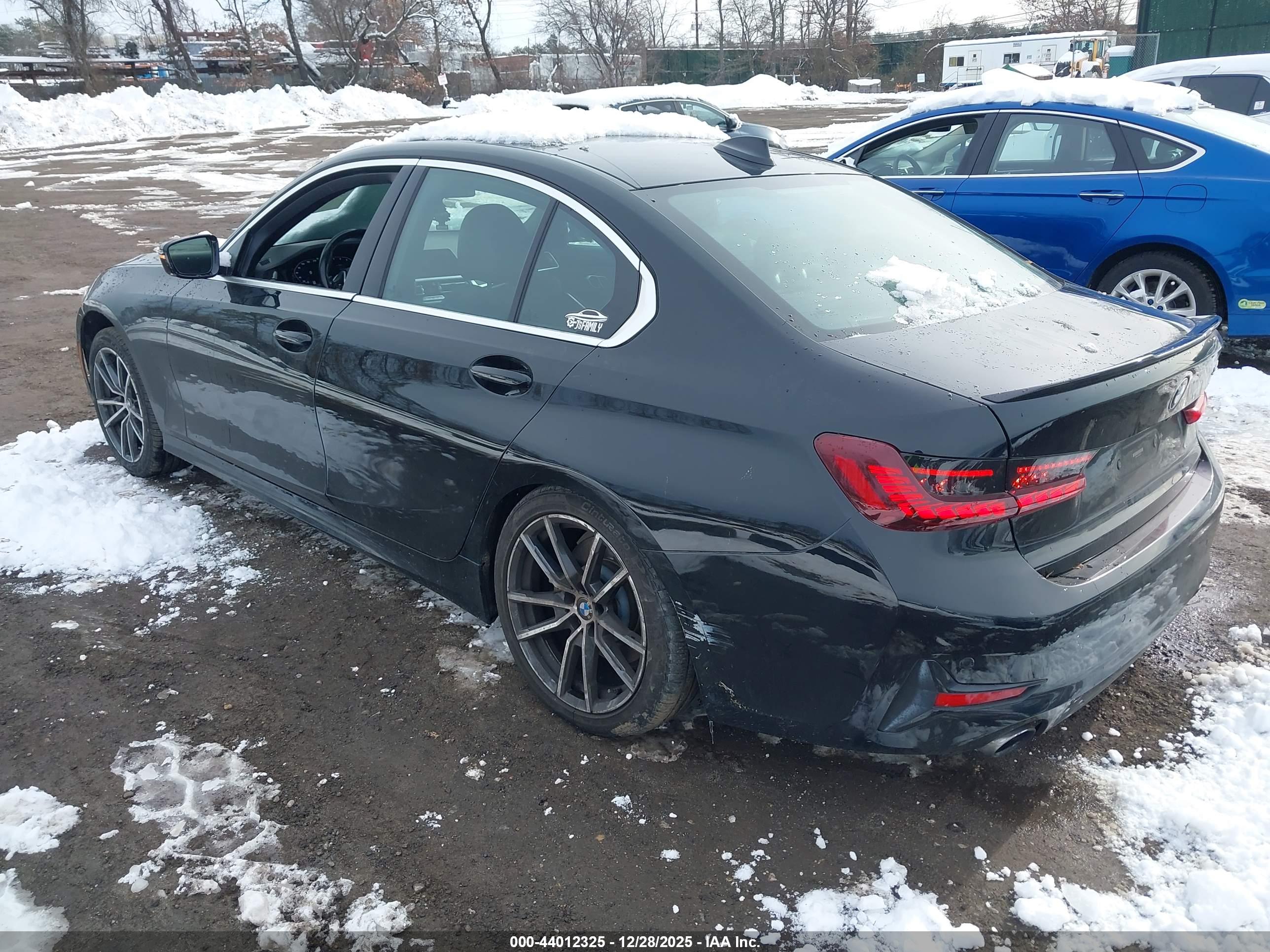 BMW 330I image 3