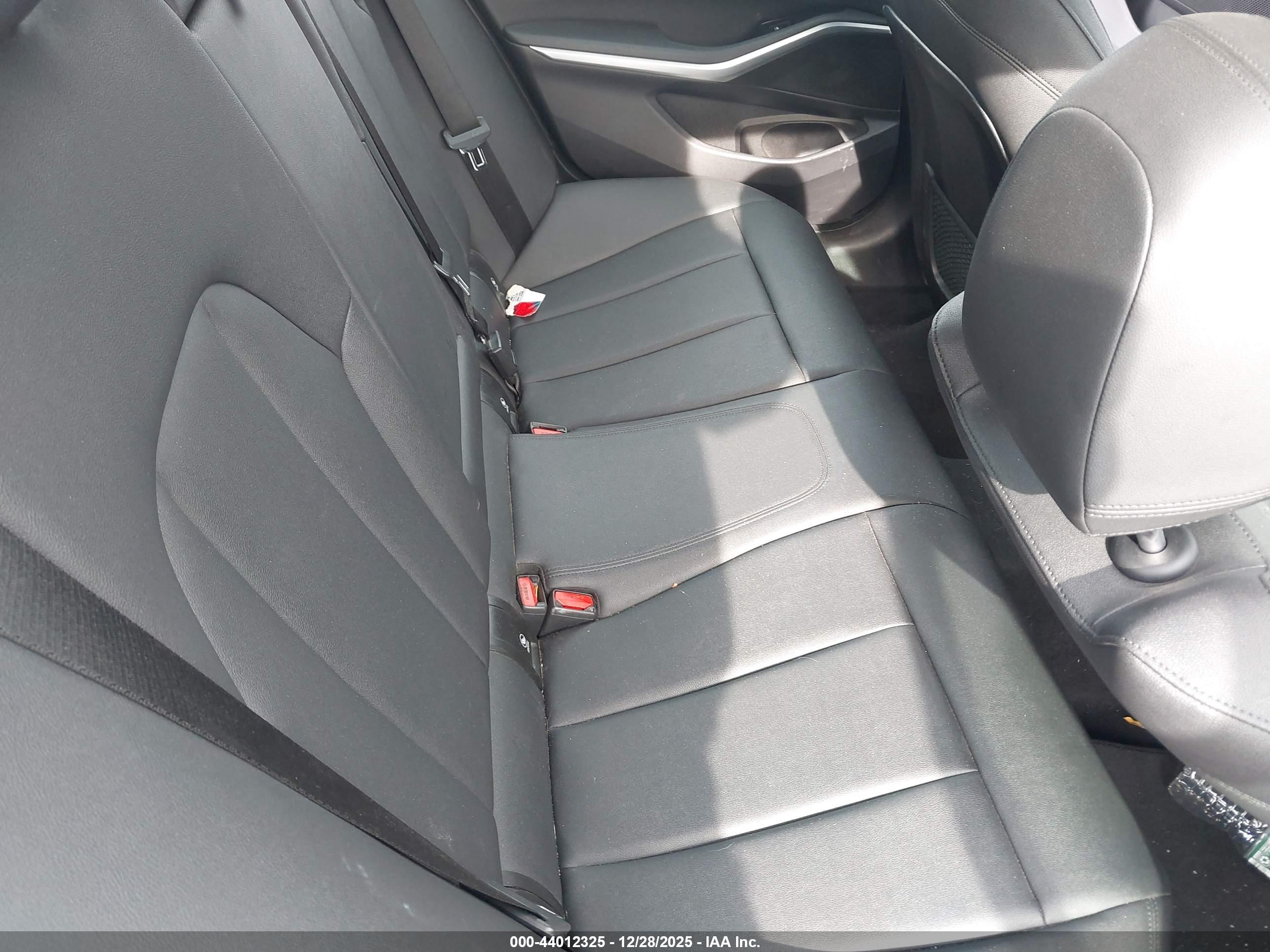 BMW 330I image 8