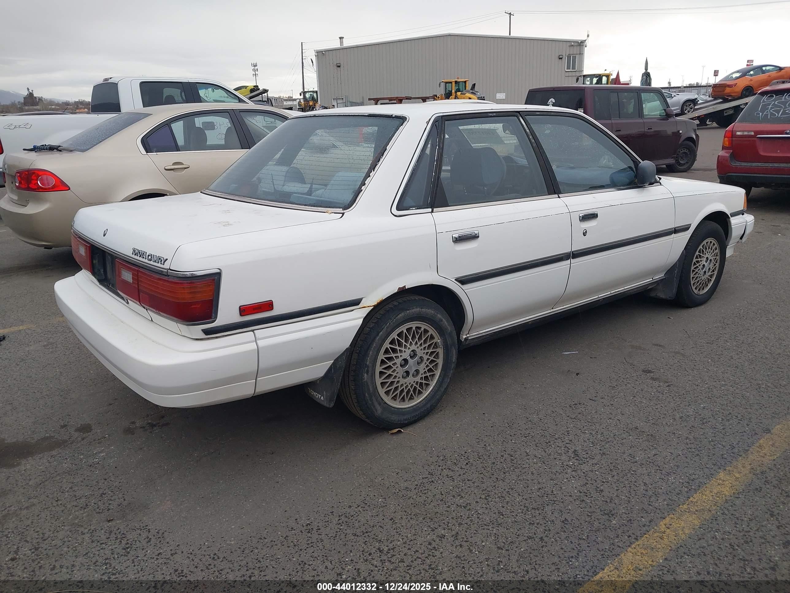 TOYOTA CAMRY image 4