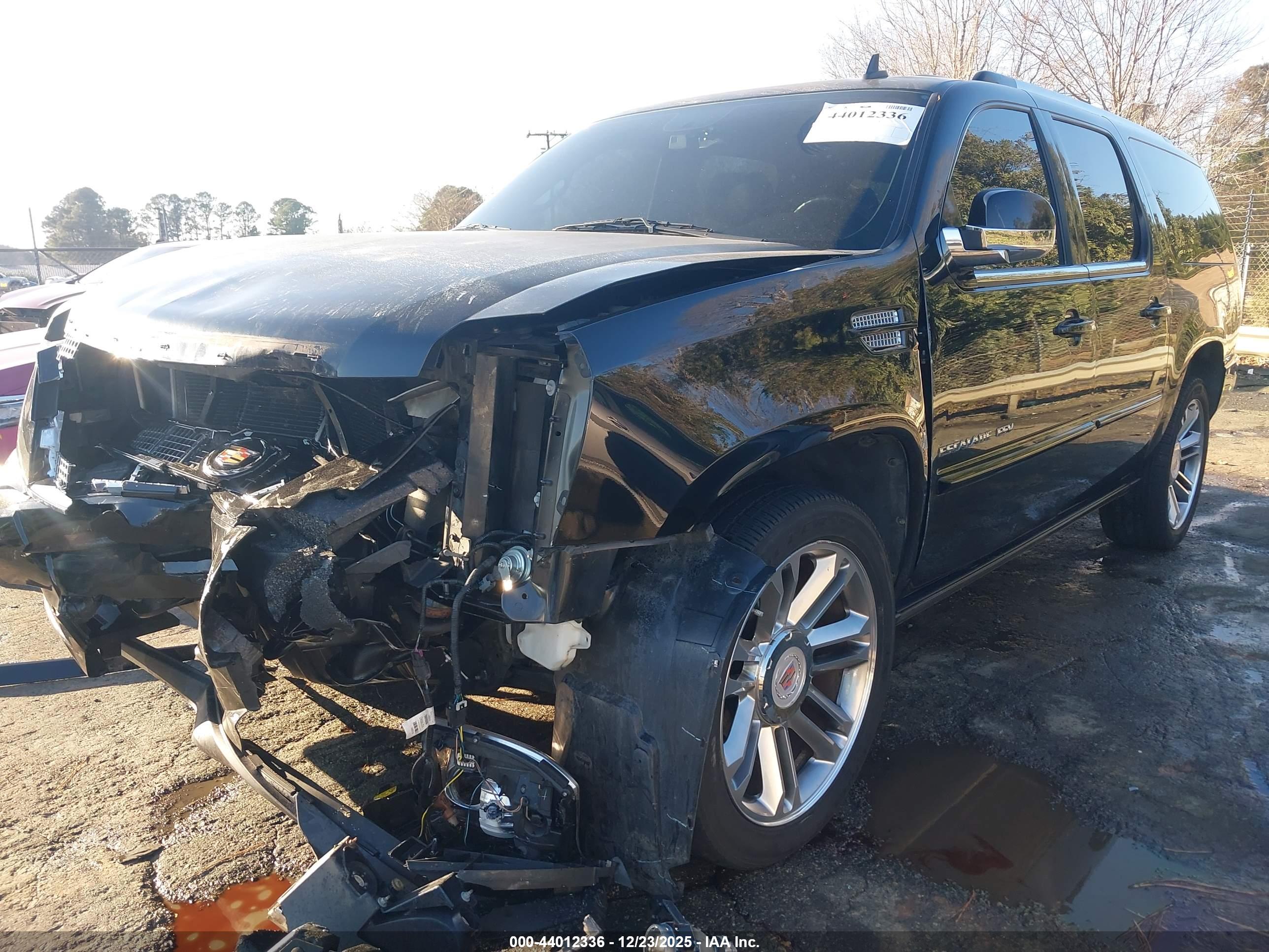 CADILLAC ESCALADE image 2