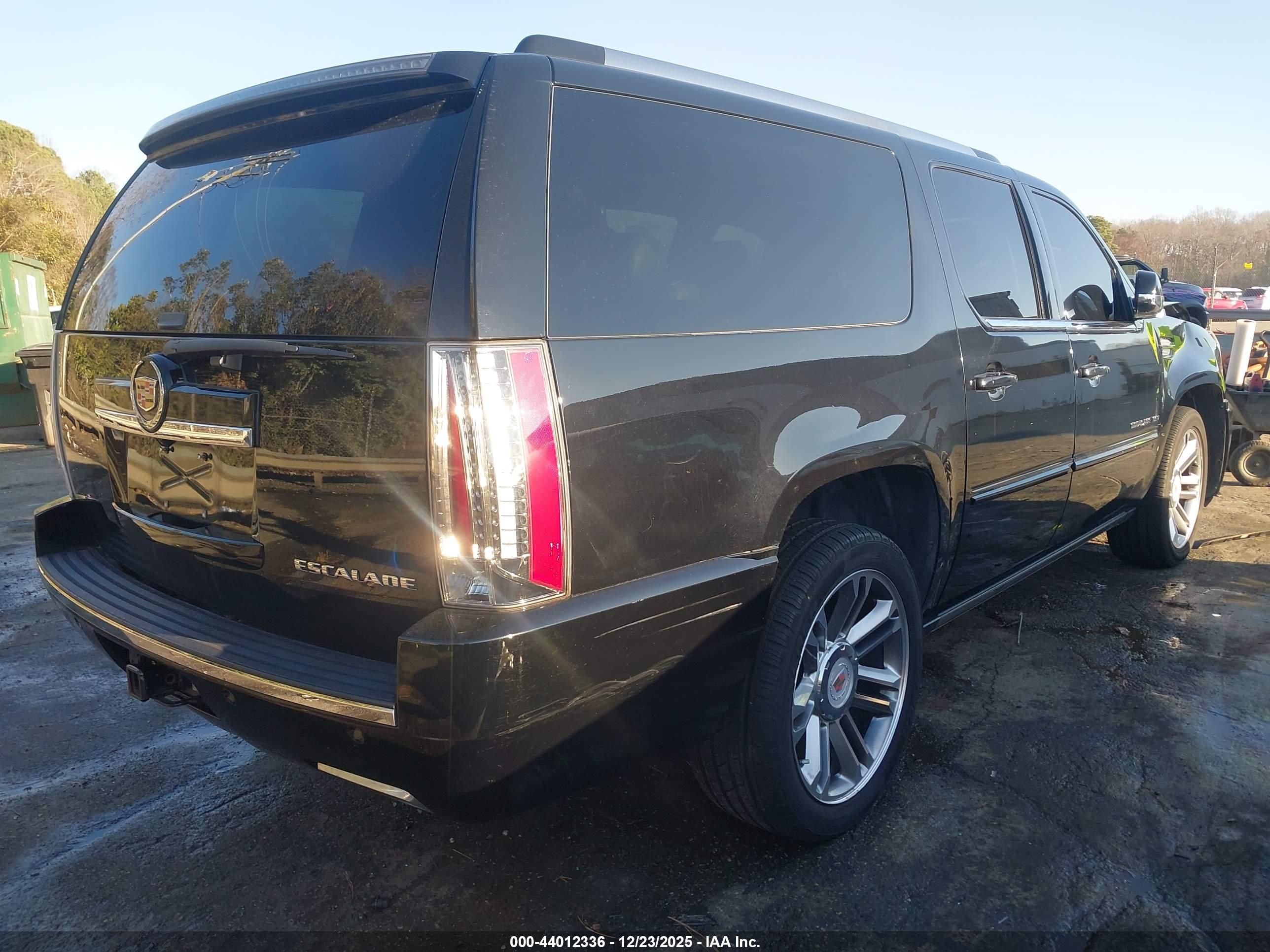 CADILLAC ESCALADE image 4