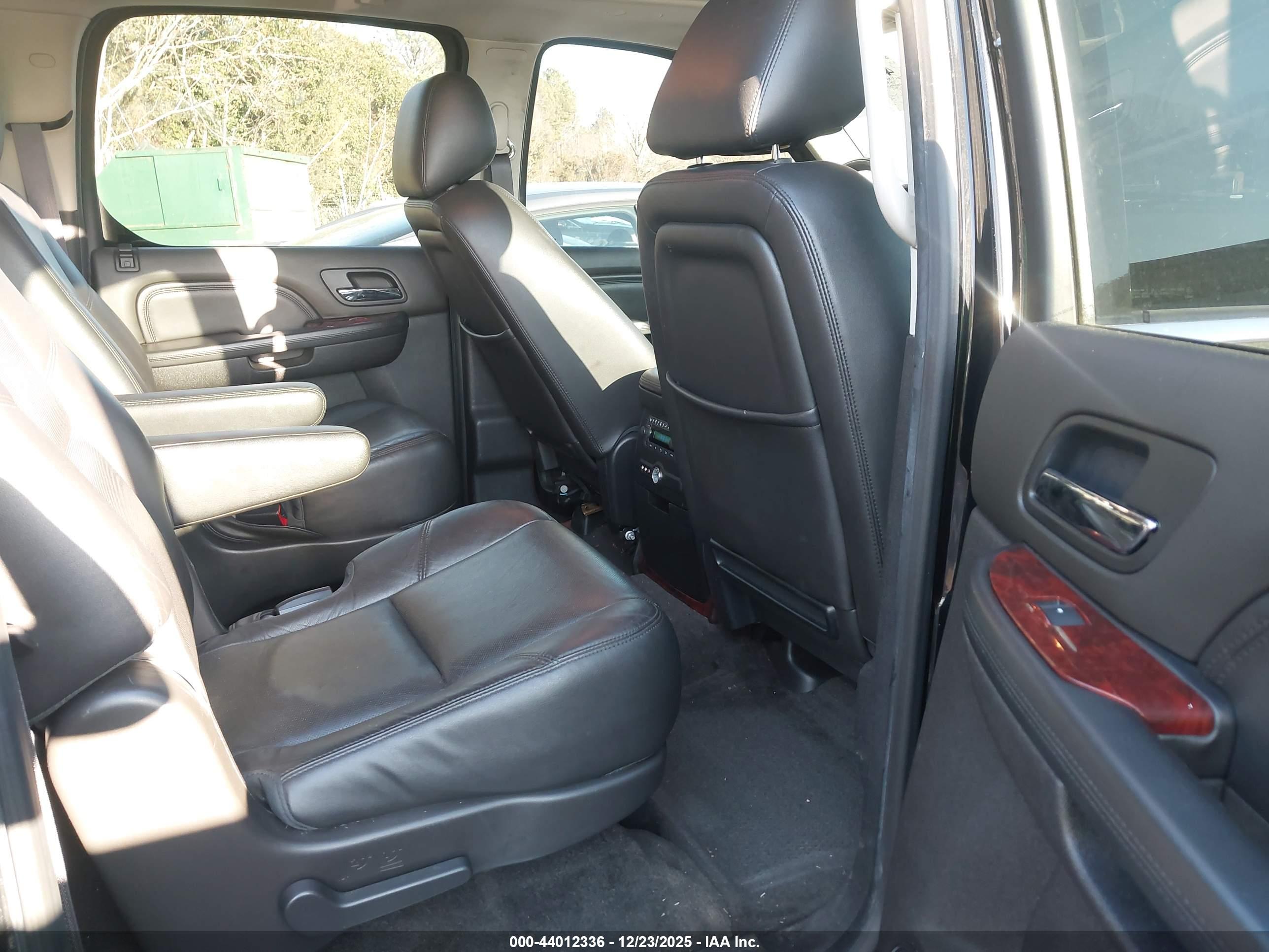 CADILLAC ESCALADE image 8
