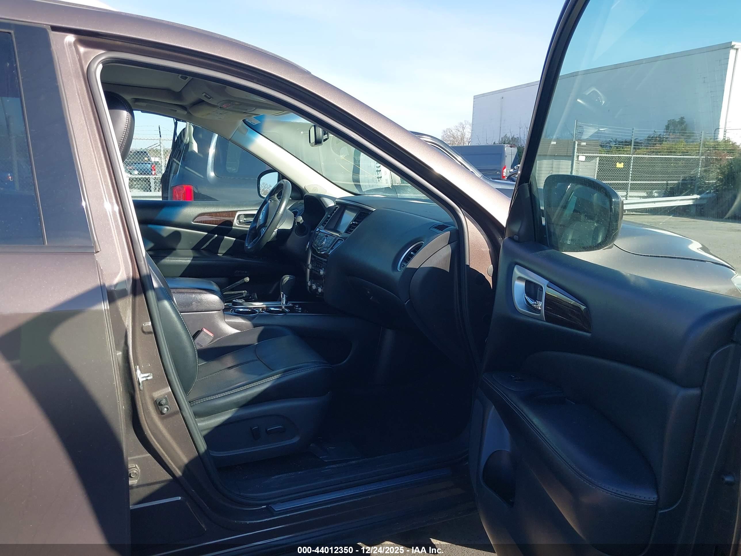 NISSAN PATHFINDER image 5
