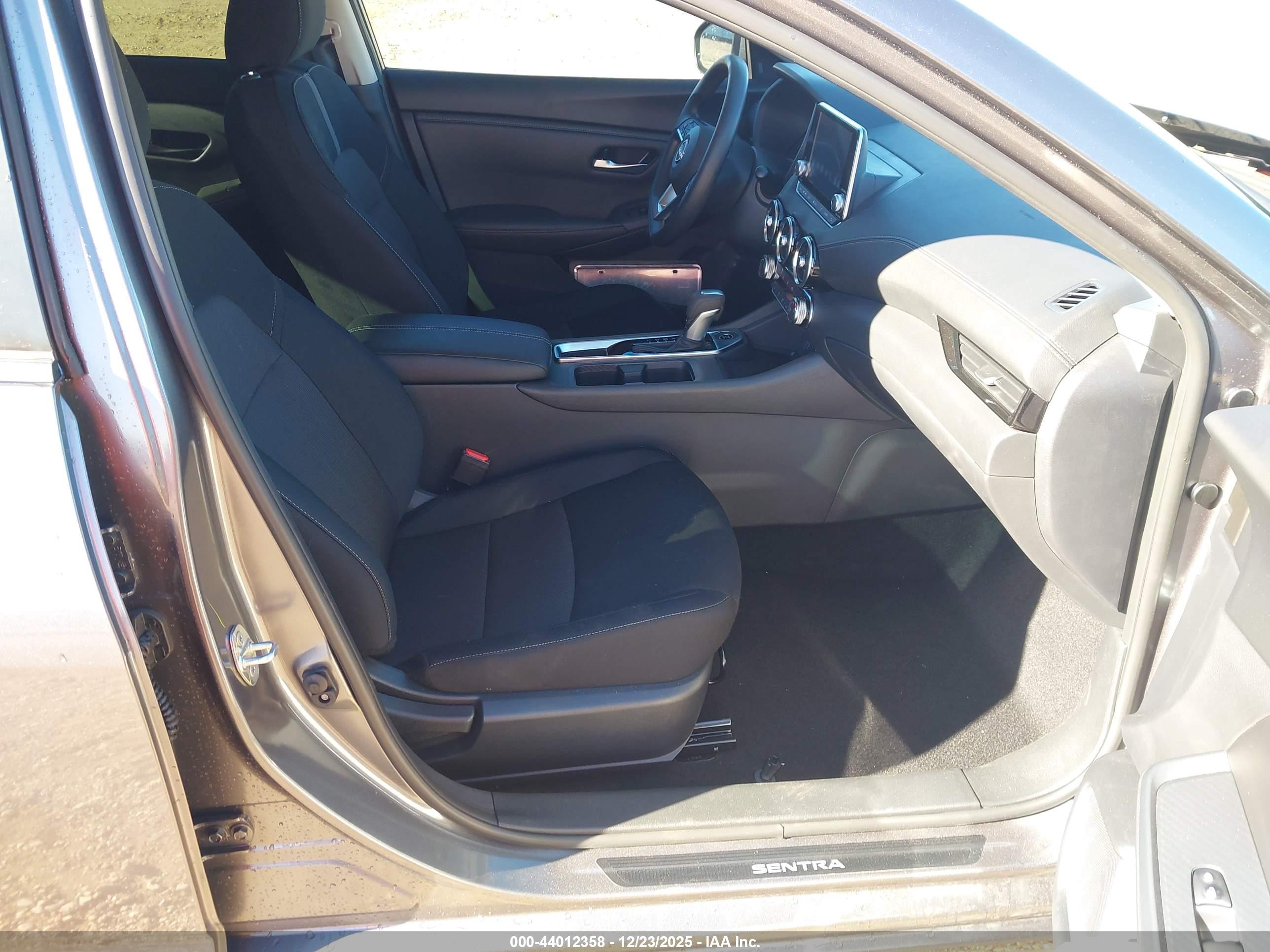 NISSAN SENTRA image 5