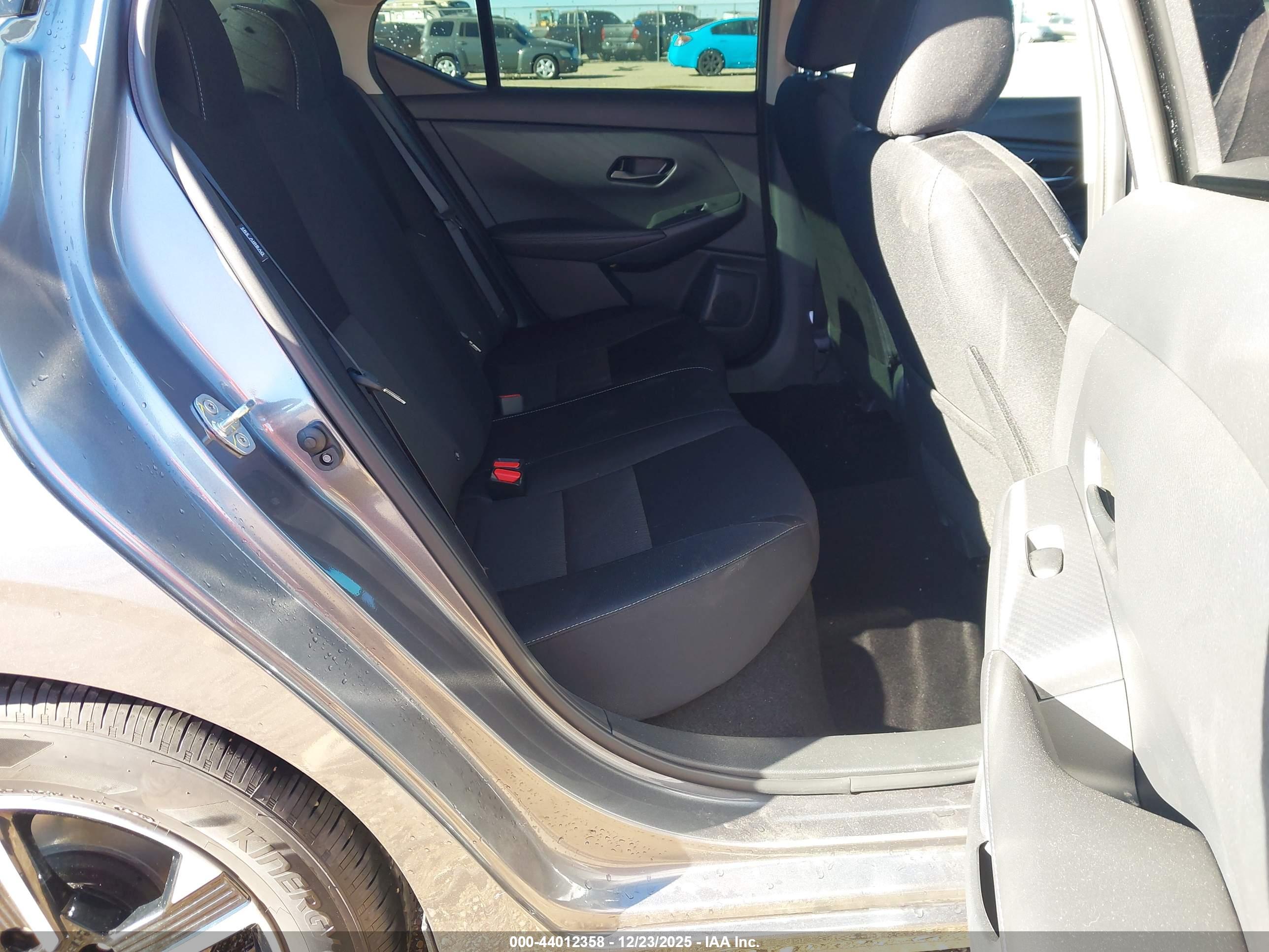NISSAN SENTRA image 8