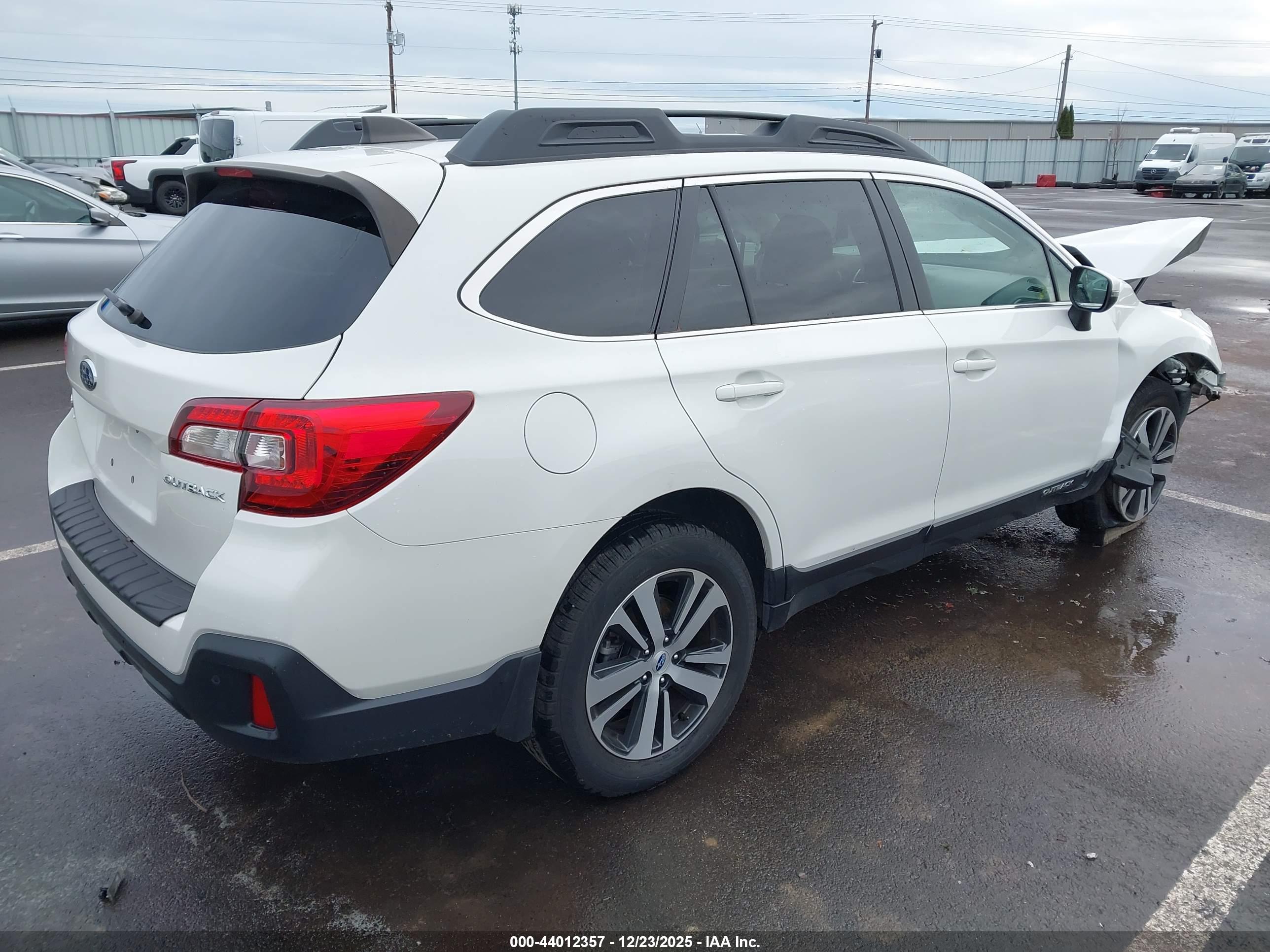SUBARU OUTBACK image 4