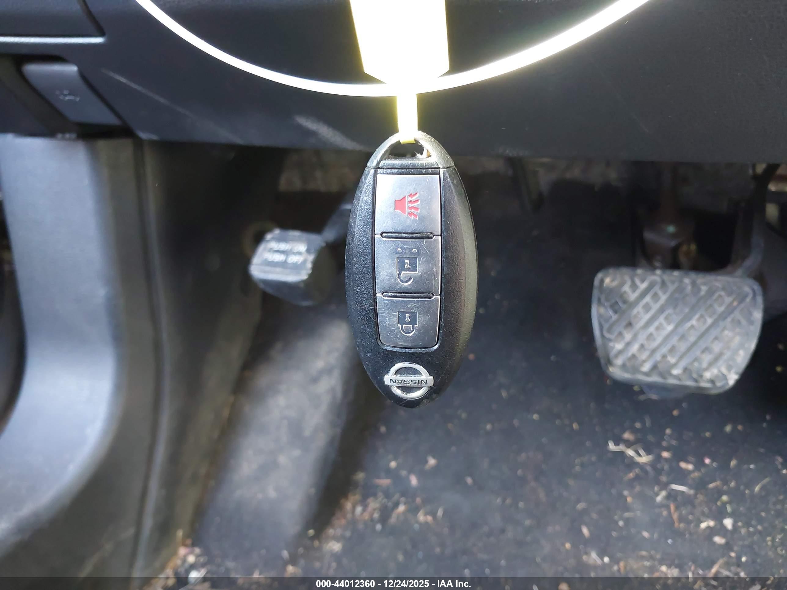 NISSAN ROGUE image 11