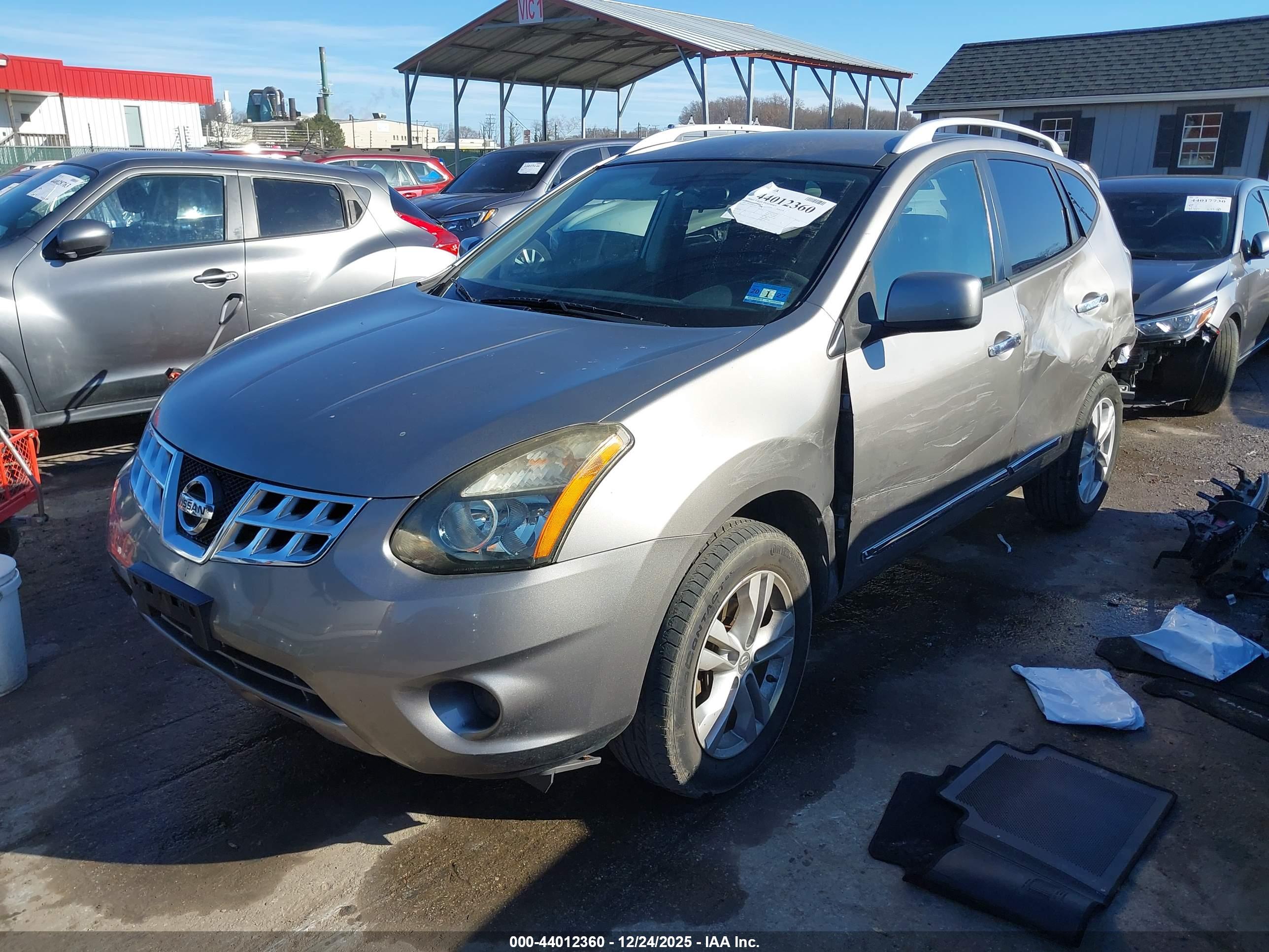 NISSAN ROGUE image 2