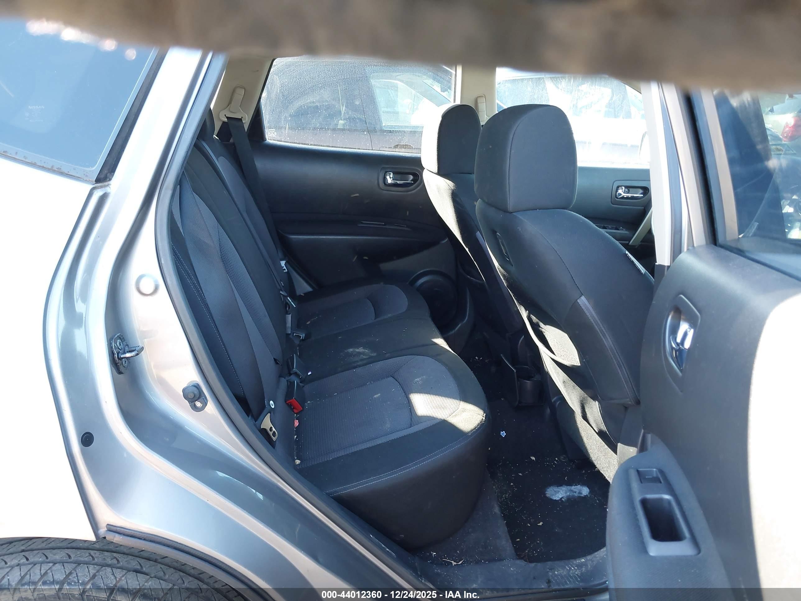 NISSAN ROGUE image 8