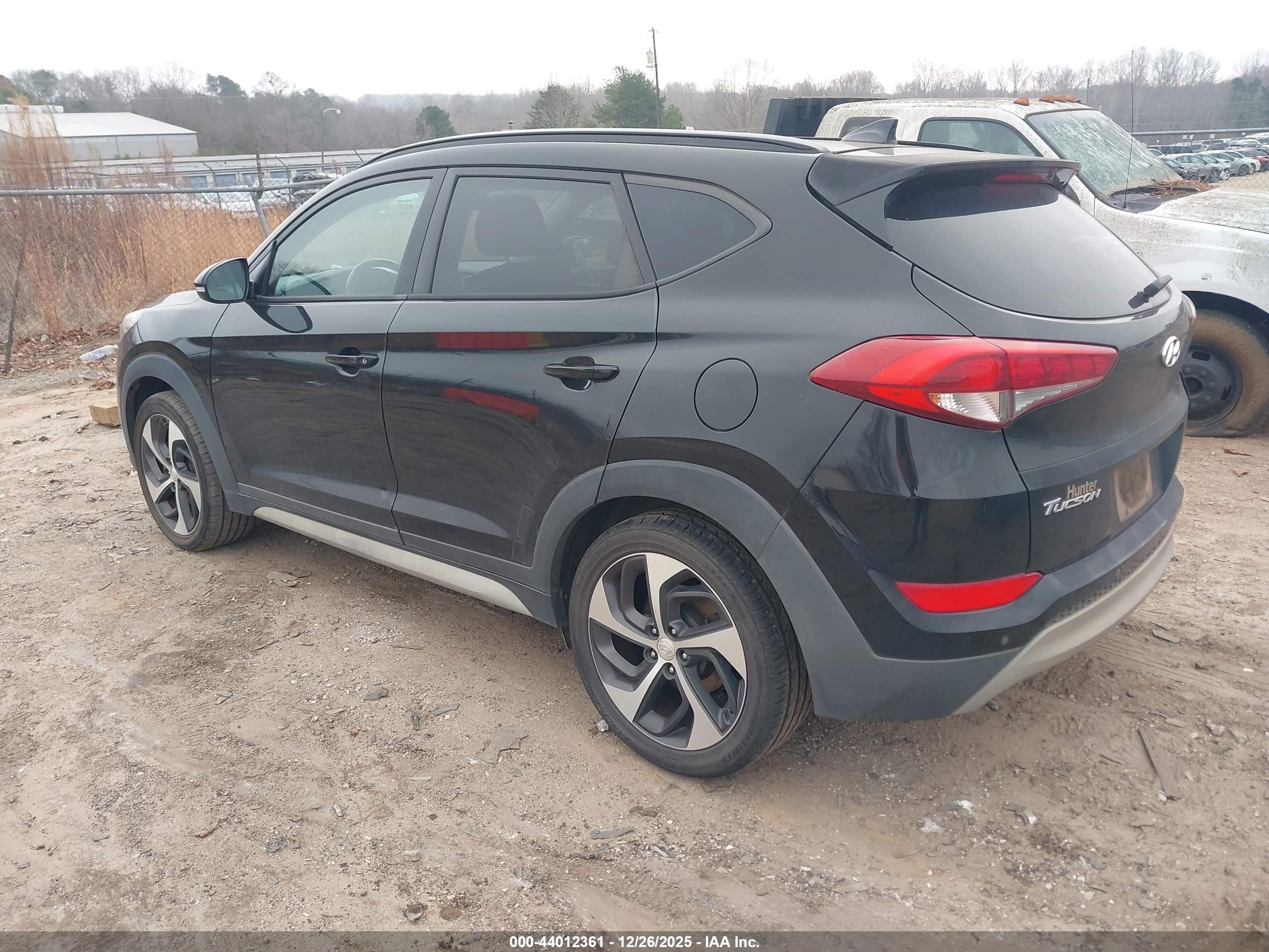 HYUNDAI TUCSON image 3