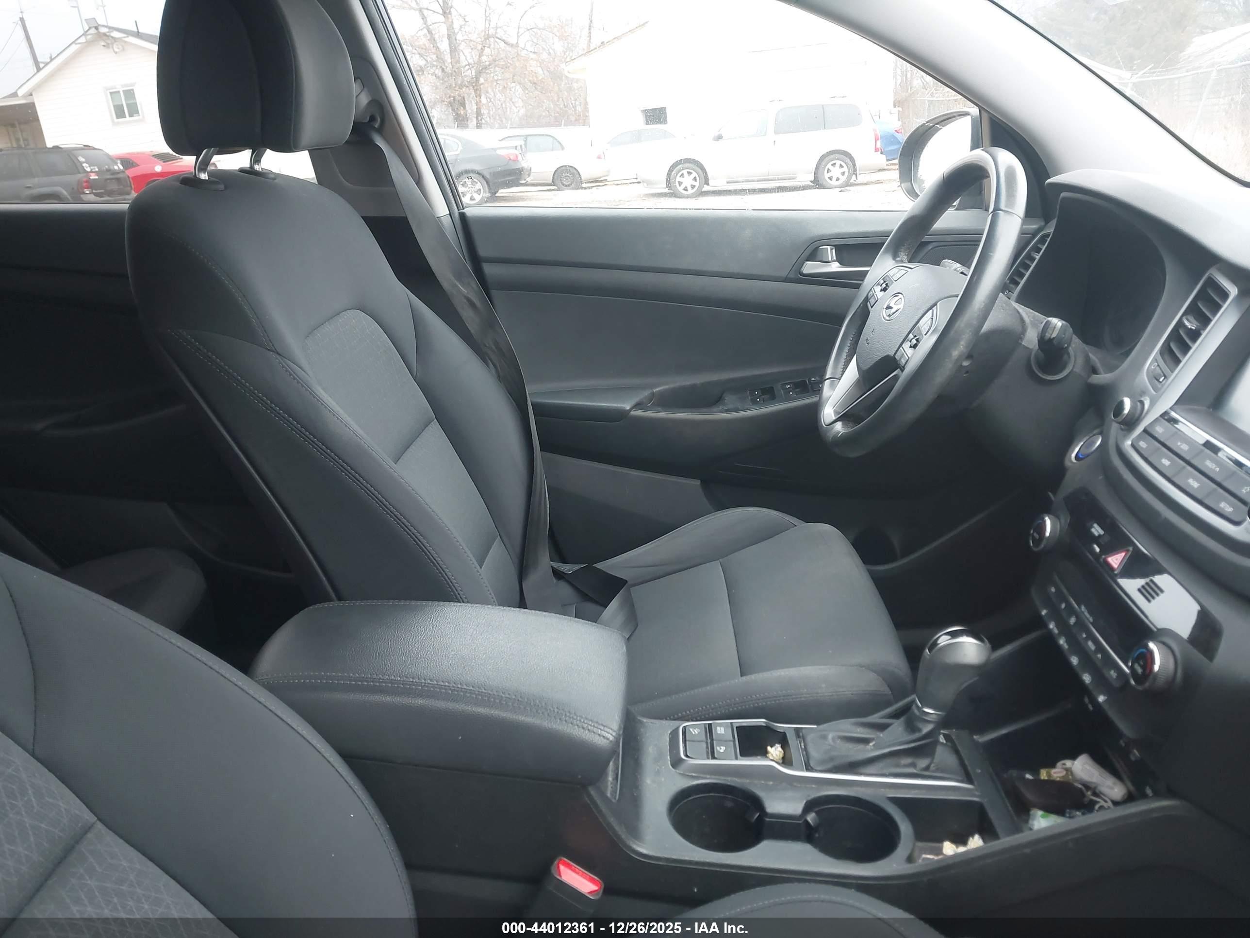 HYUNDAI TUCSON image 5