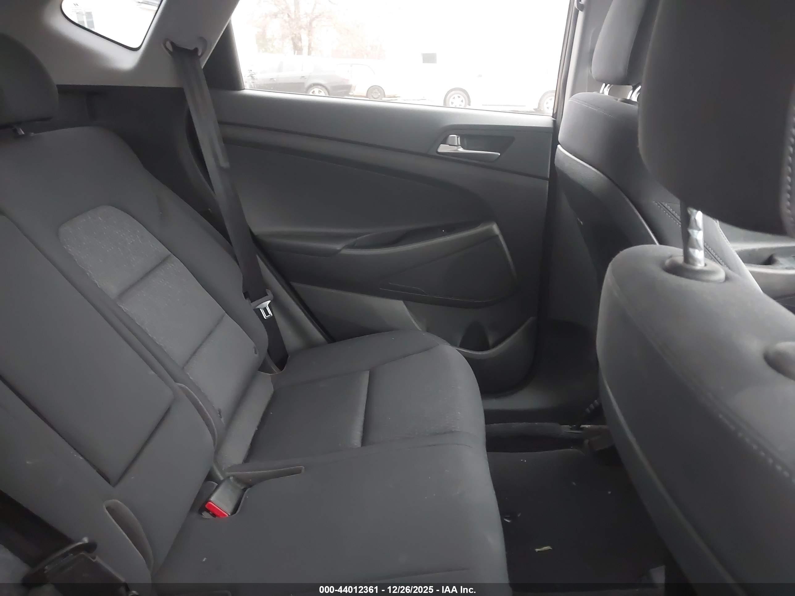 HYUNDAI TUCSON image 8