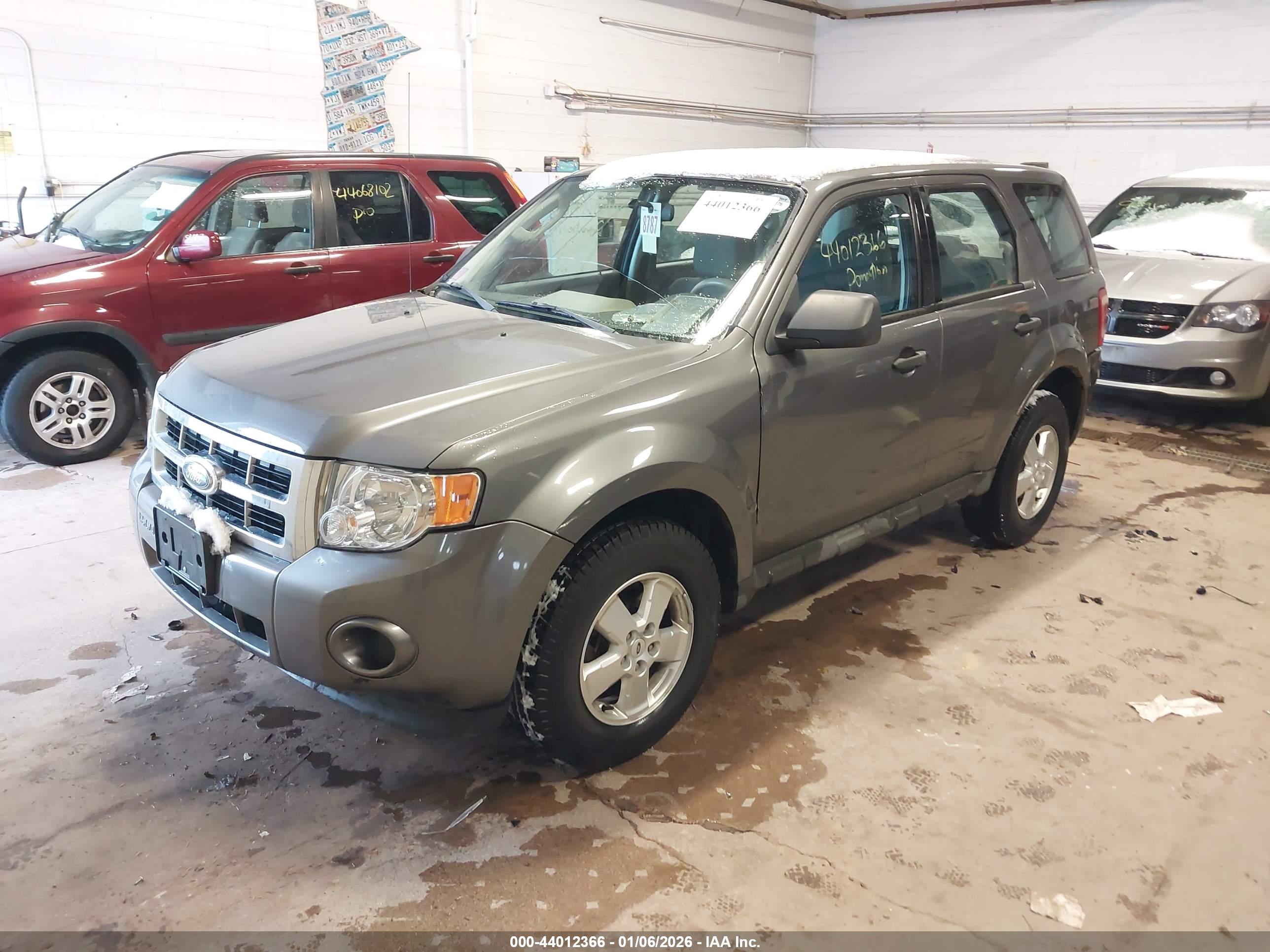 FORD ESCAPE image 2