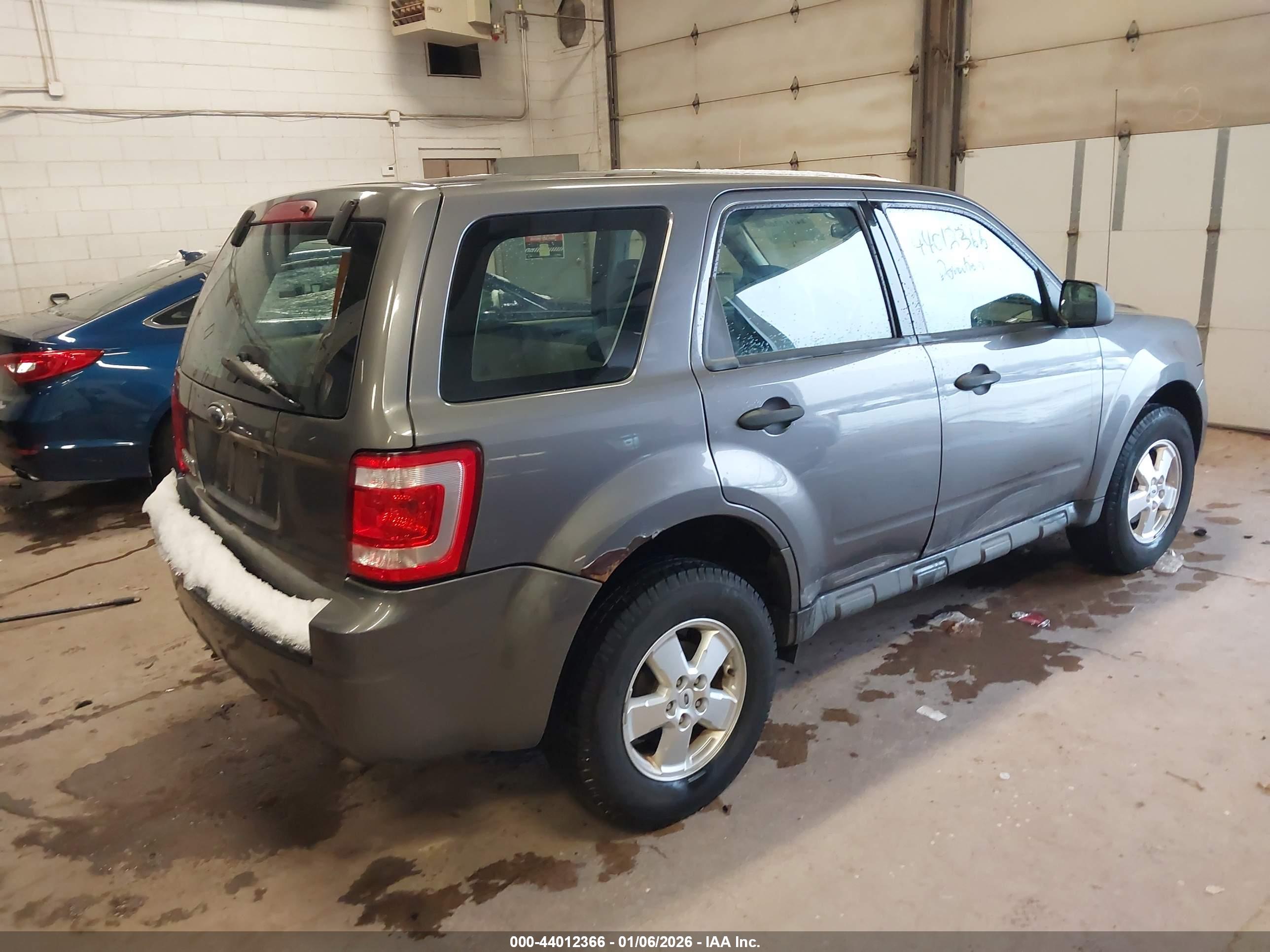 FORD ESCAPE image 4