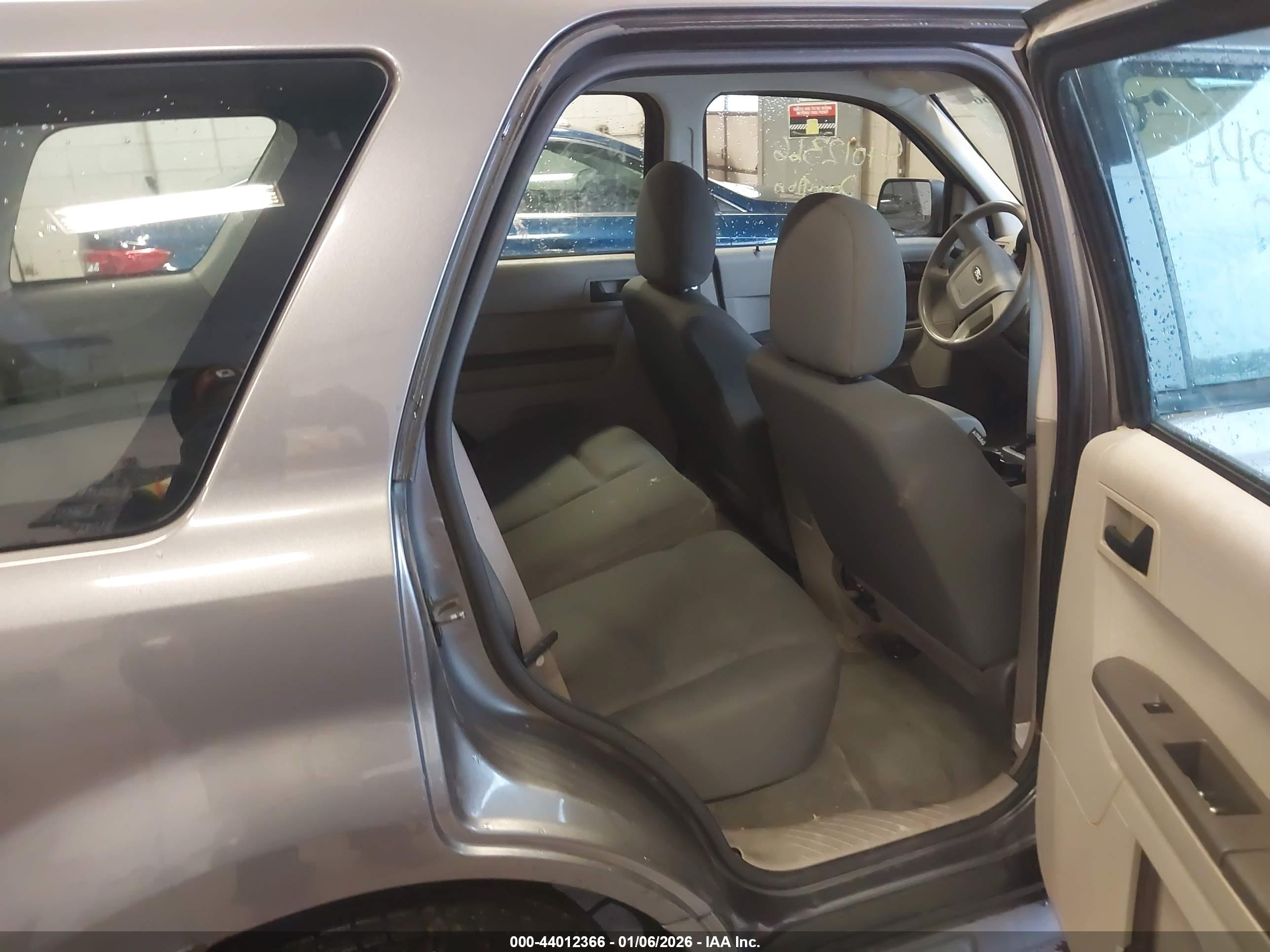 FORD ESCAPE image 8