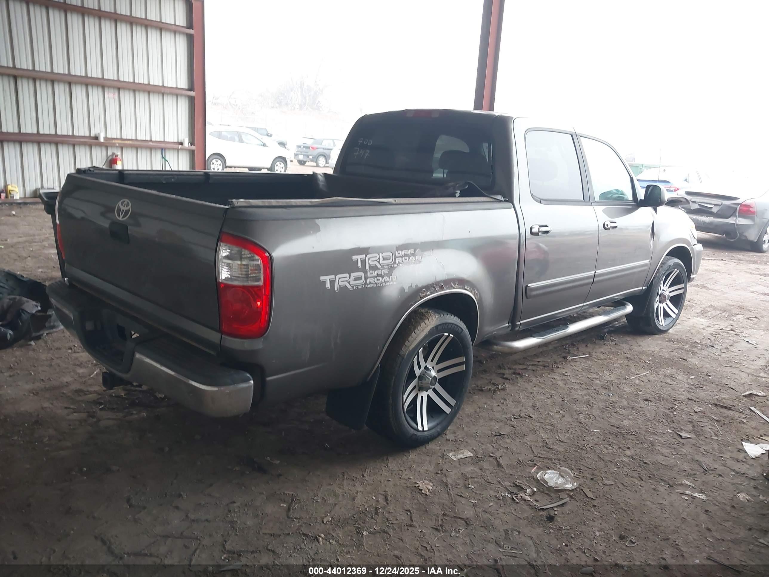 TOYOTA TUNDRA image 4