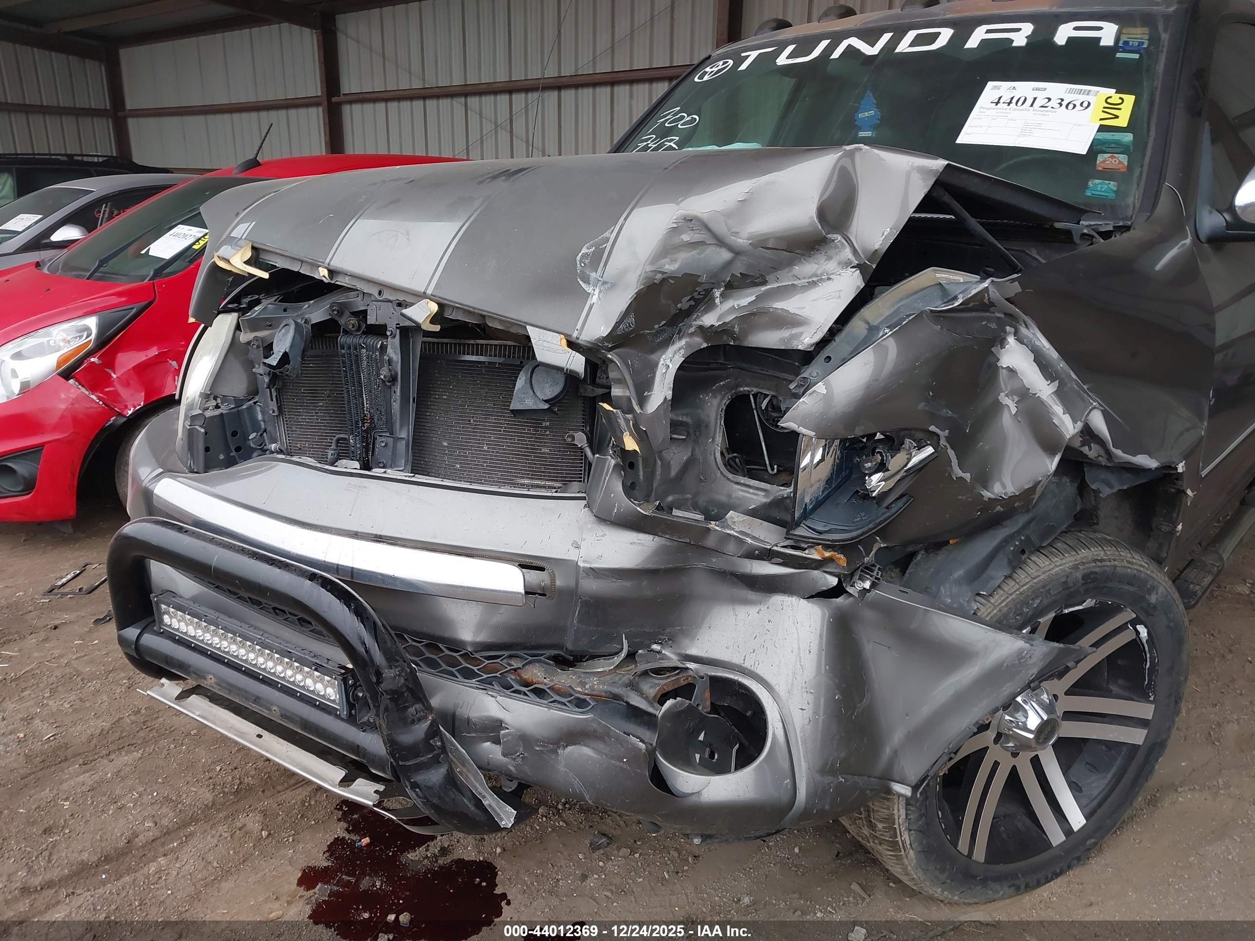 TOYOTA TUNDRA image 6