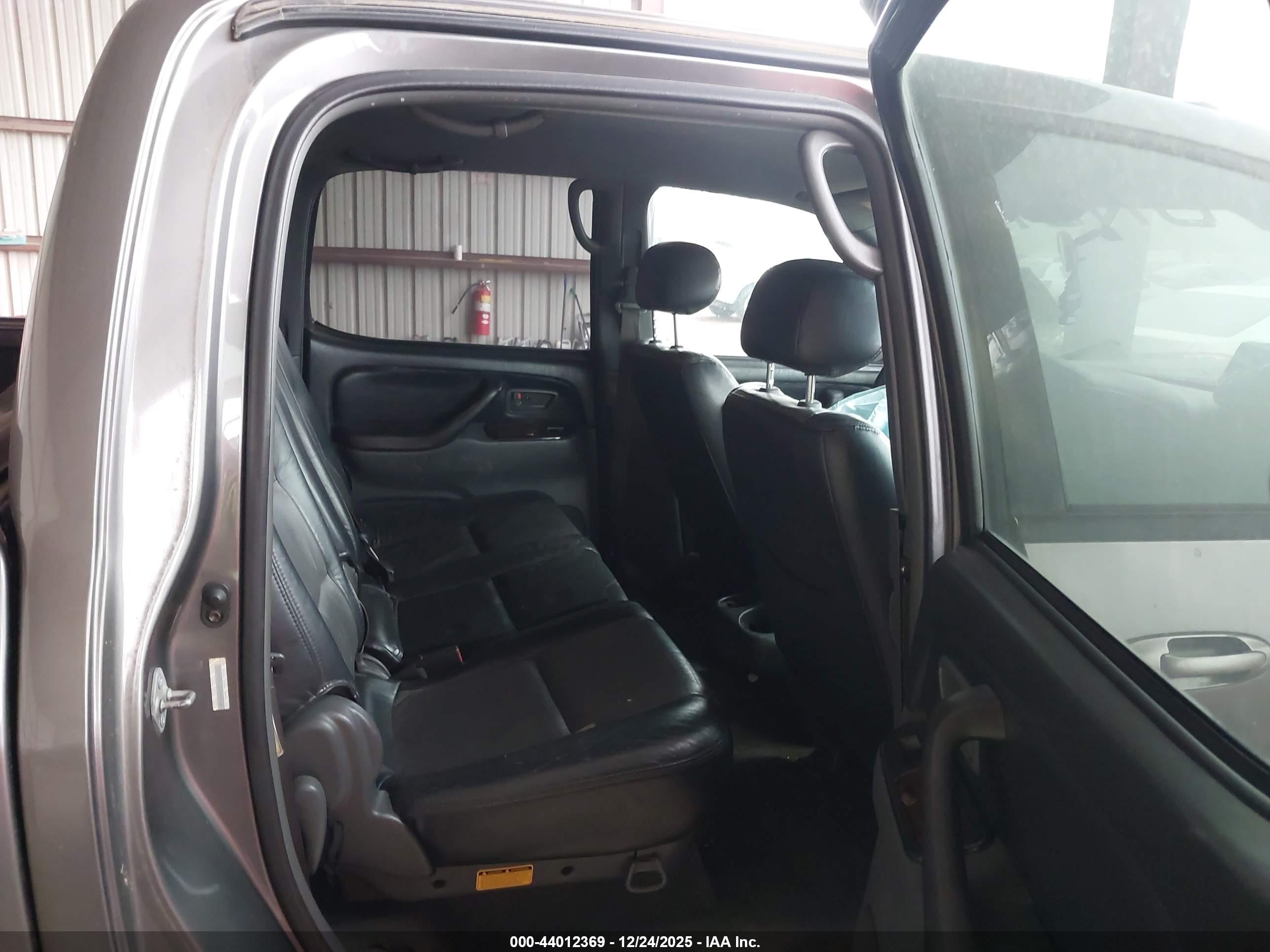 TOYOTA TUNDRA image 8