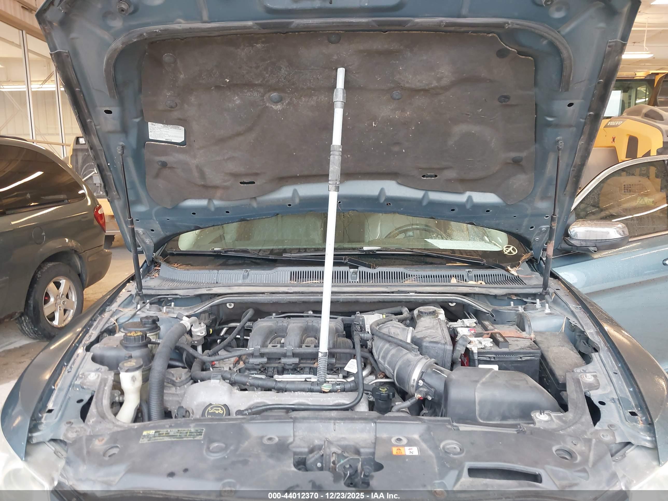 FORD TAURUS image 10