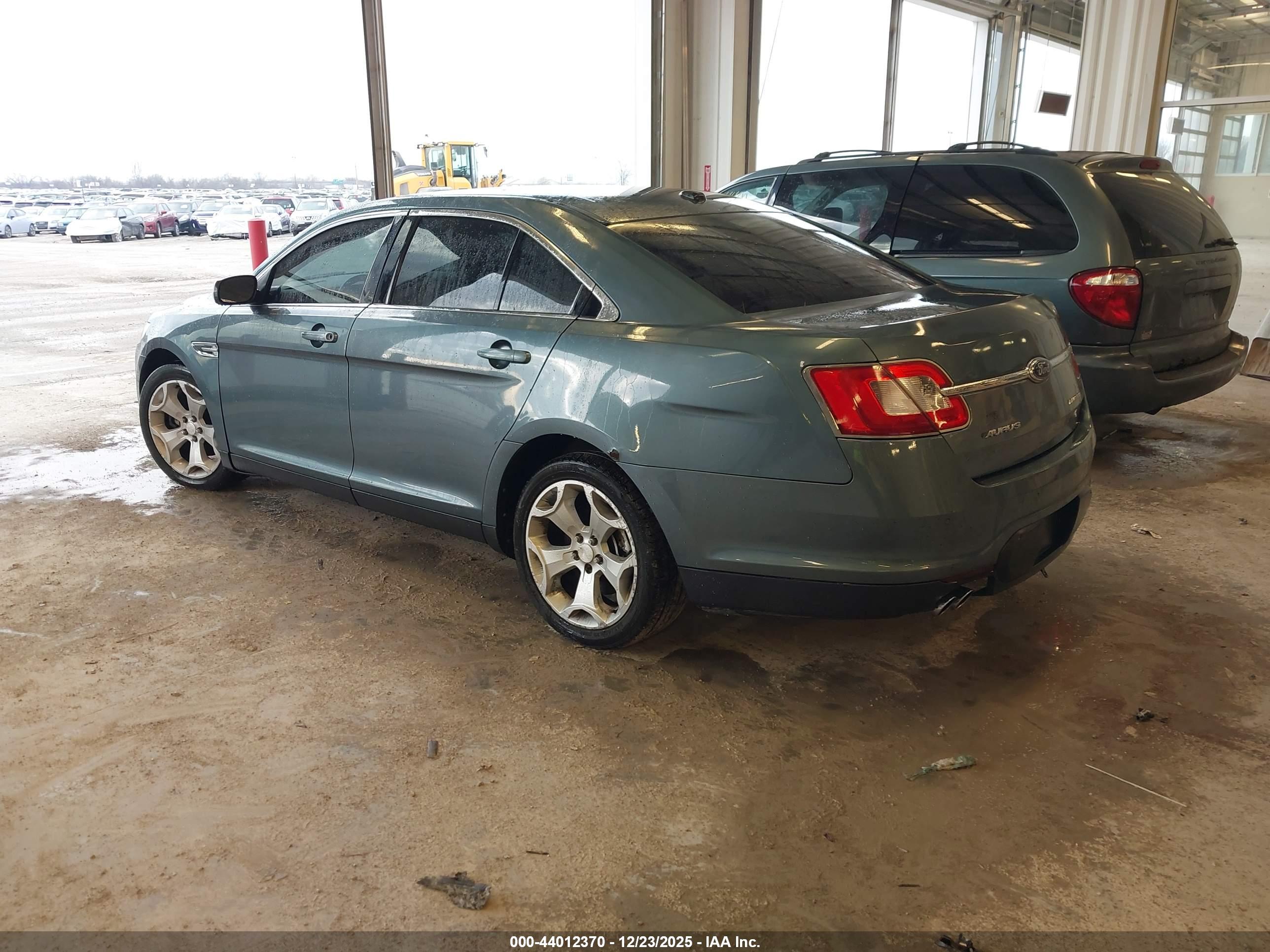 FORD TAURUS image 3