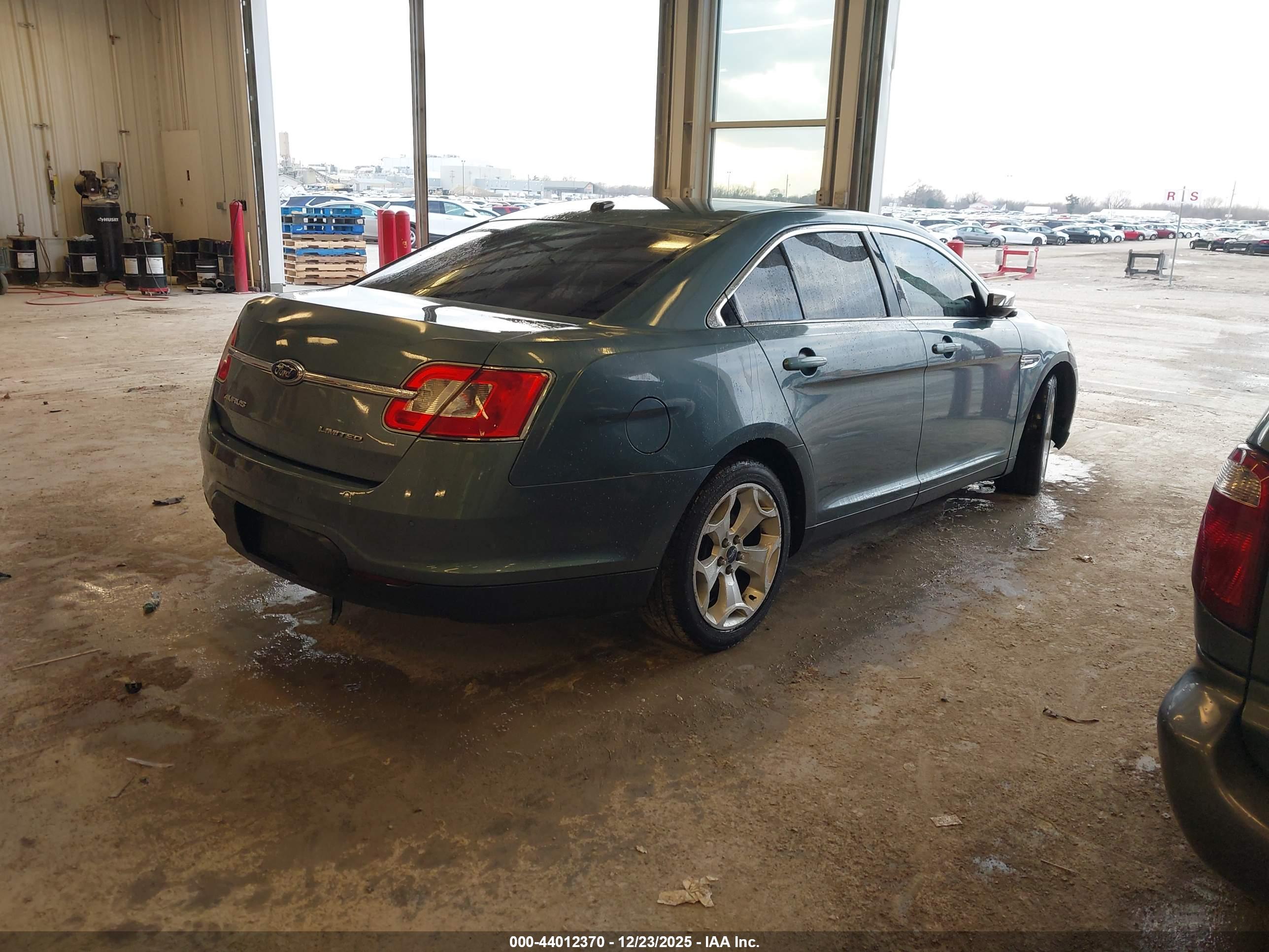 FORD TAURUS image 4