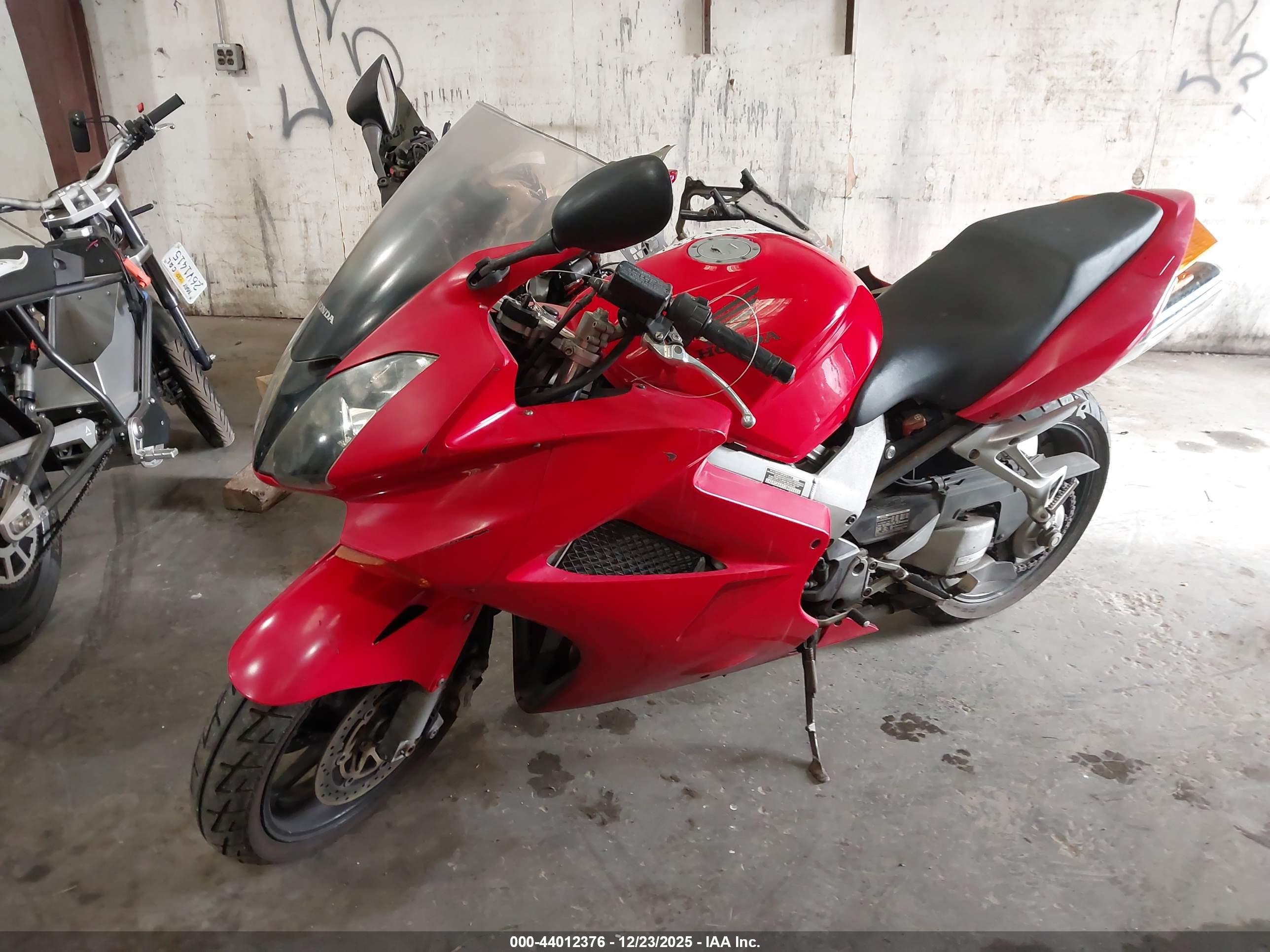 HONDA VFR800 image 2