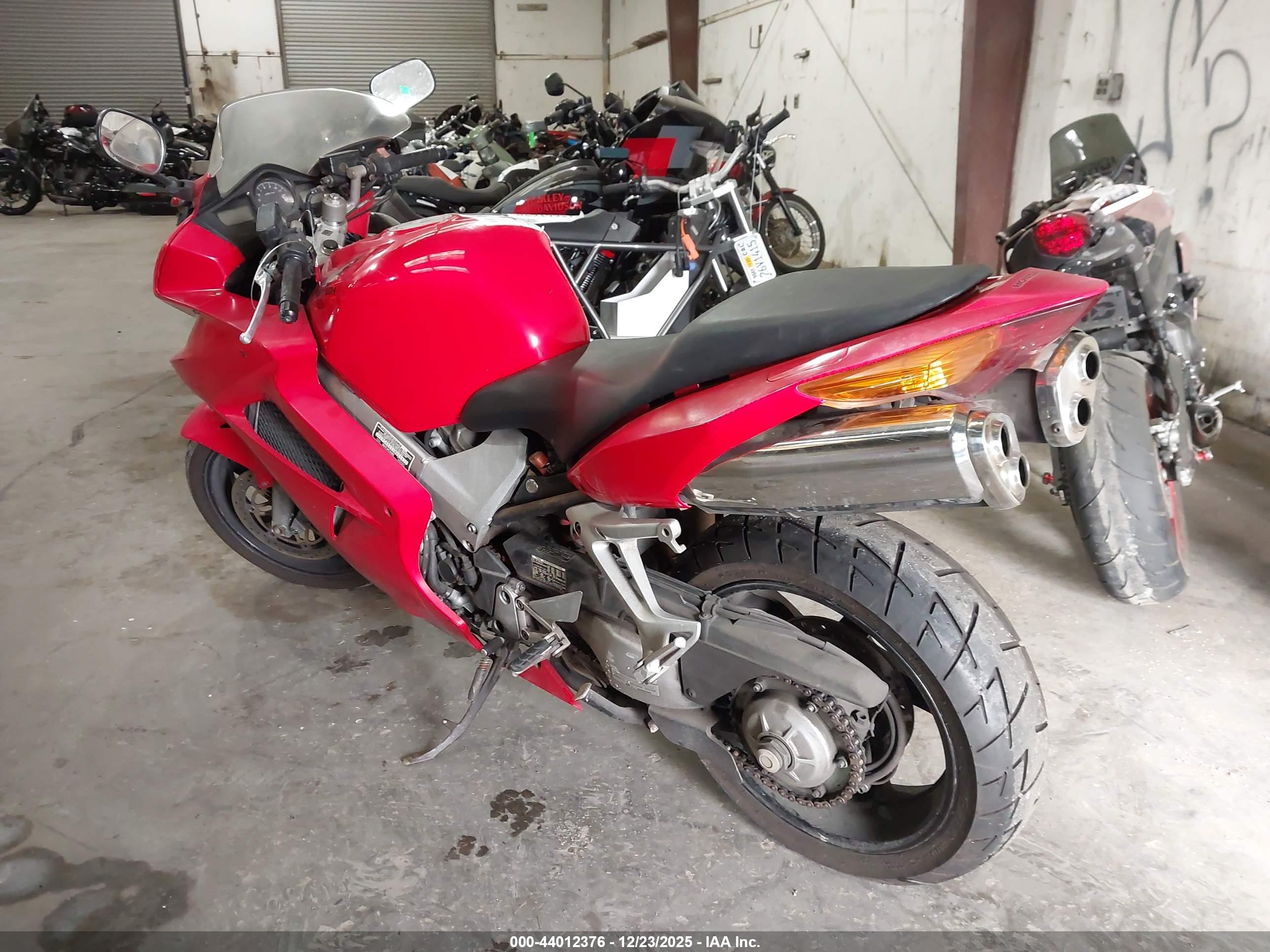 HONDA VFR800 image 3