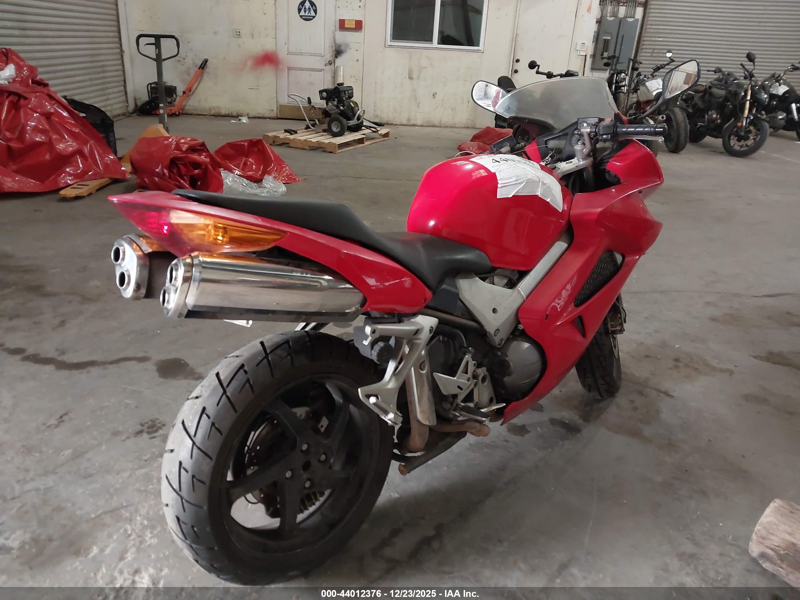 HONDA VFR800 image 4