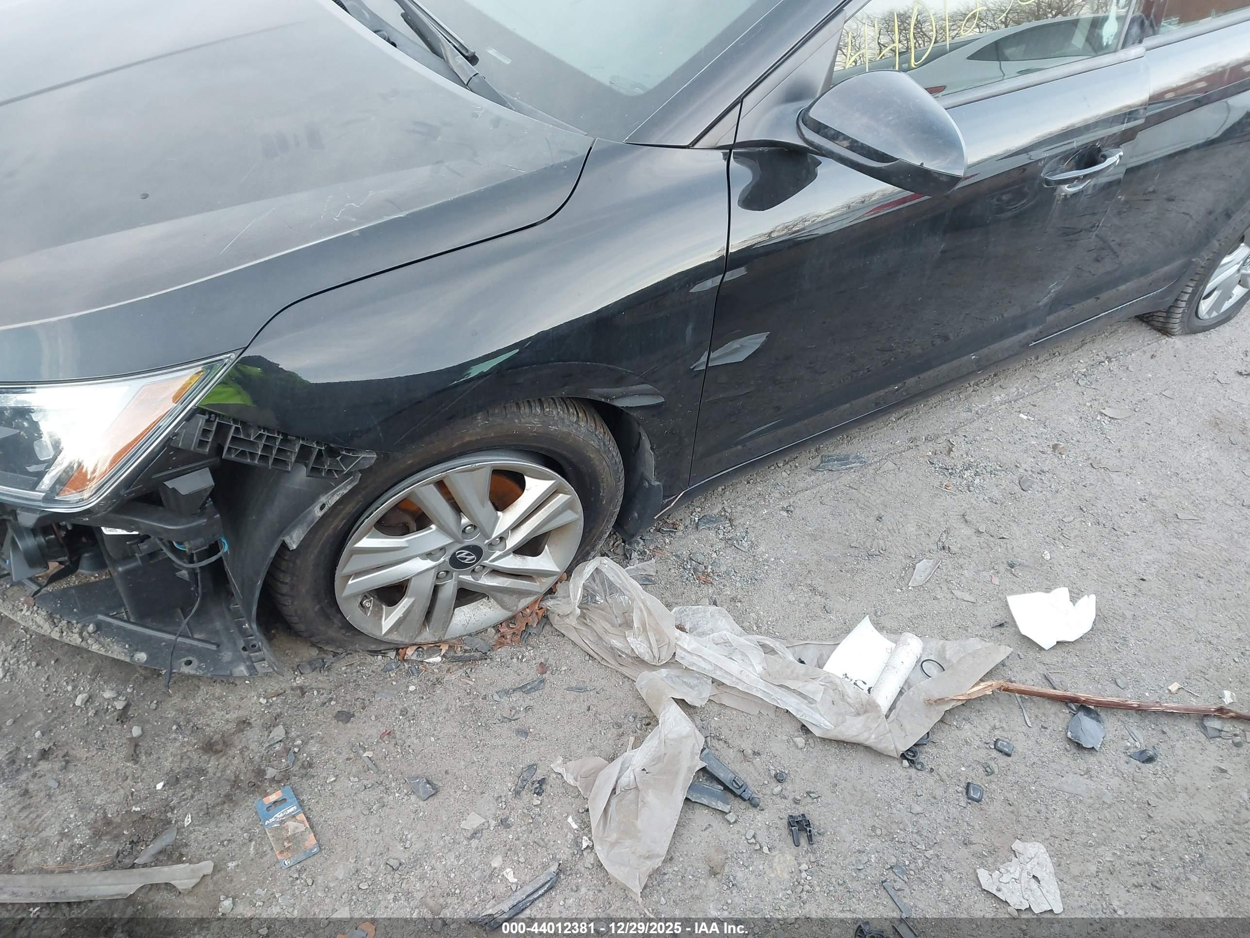 HYUNDAI ELANTRA image 2