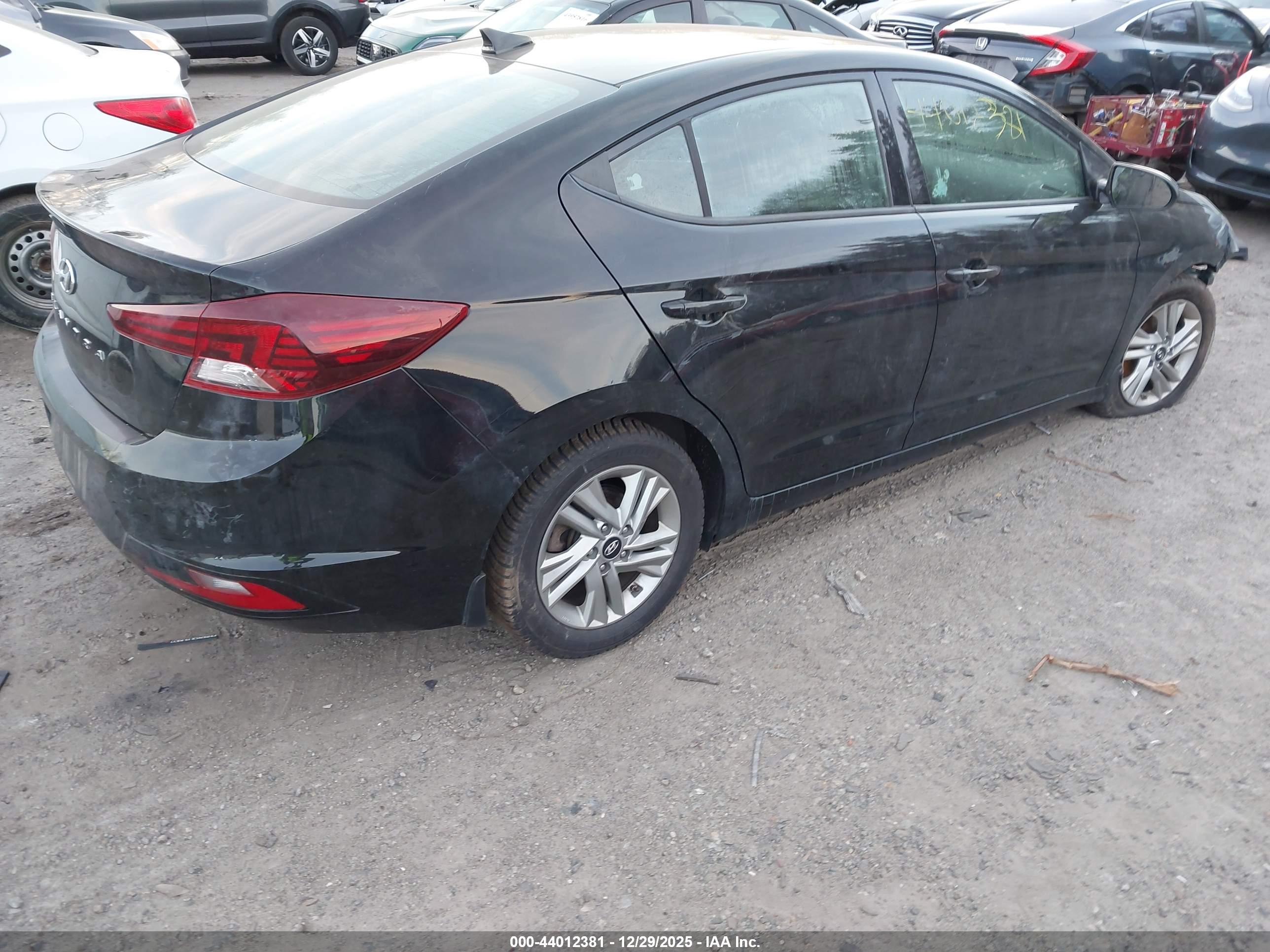 HYUNDAI ELANTRA image 4