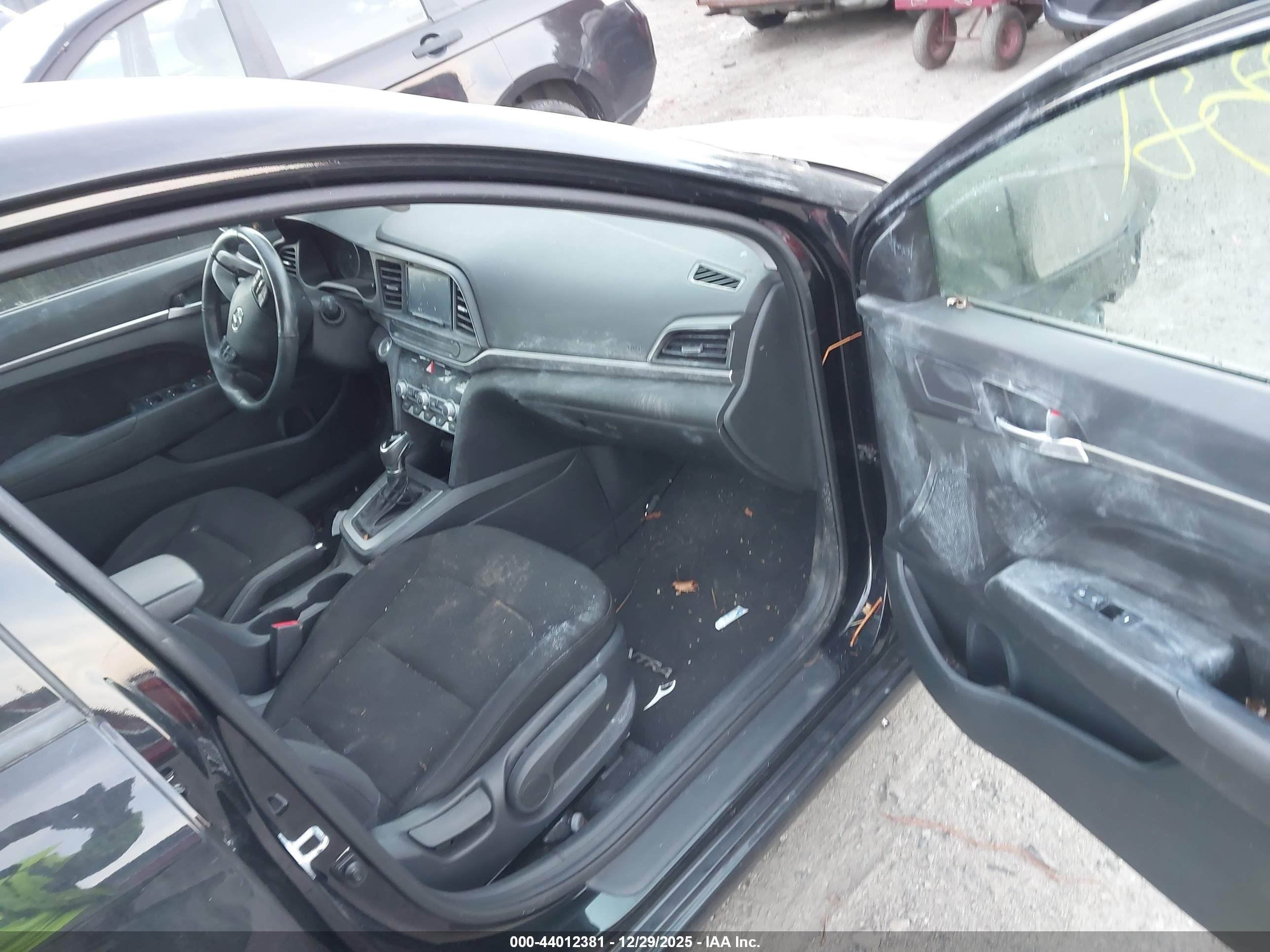 HYUNDAI ELANTRA image 5