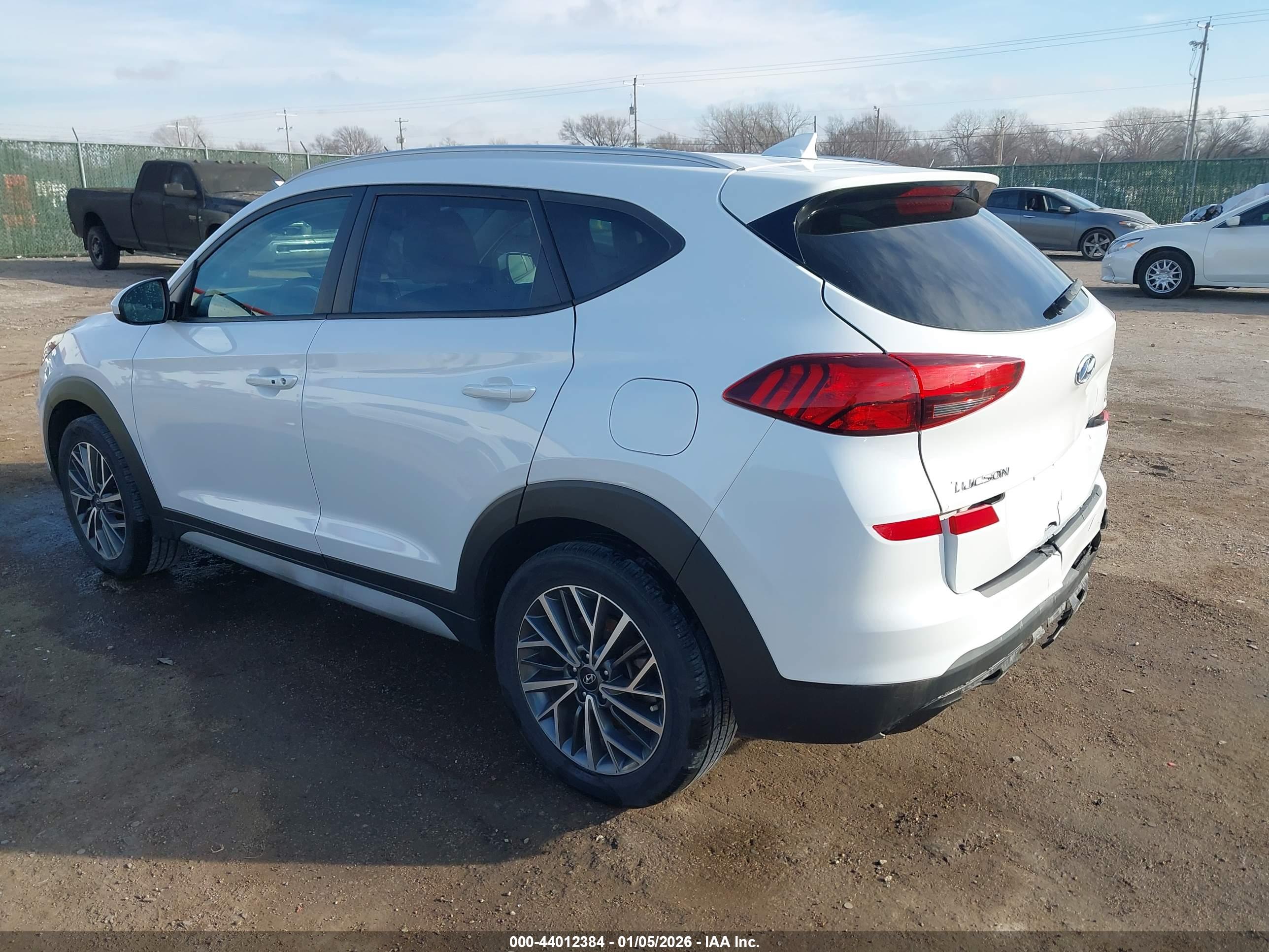 HYUNDAI TUCSON image 3