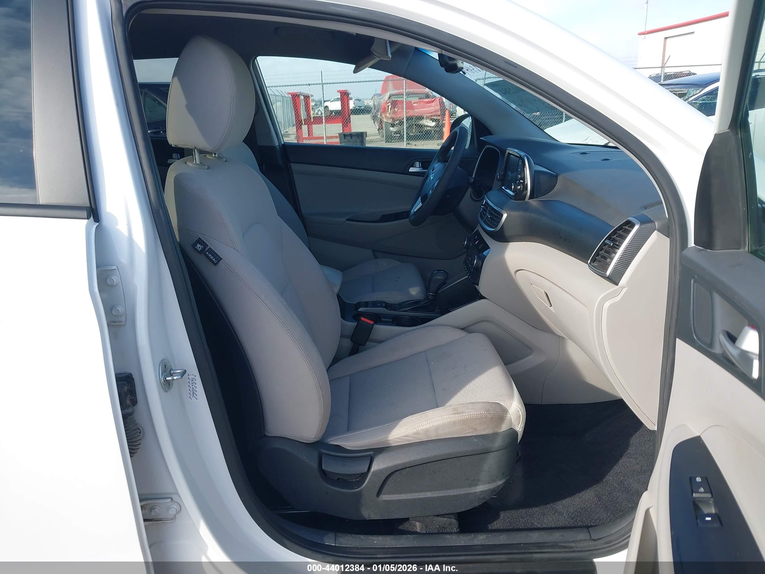 HYUNDAI TUCSON image 5