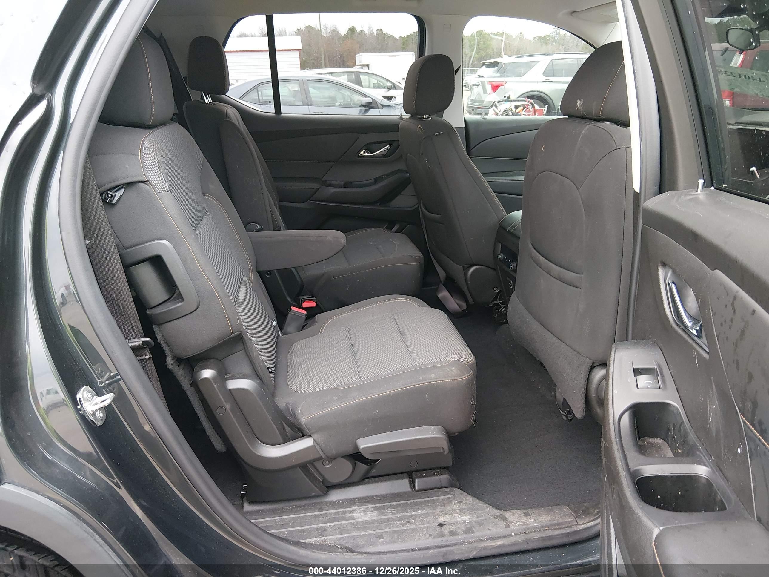 CHEVROLET TRAVERSE image 8